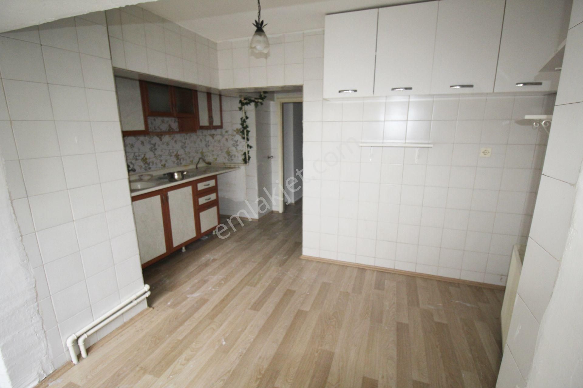 Krc'den Mamak Caddesi Üzerinde 3+1 Kiralık Daire - Görsel 5