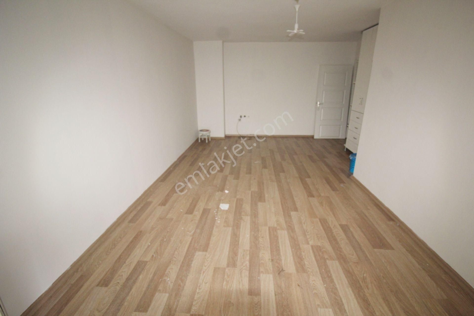 Krc'den Mamak Caddesi Üzerinde 3+1 Kiralık Daire - Görsel 3