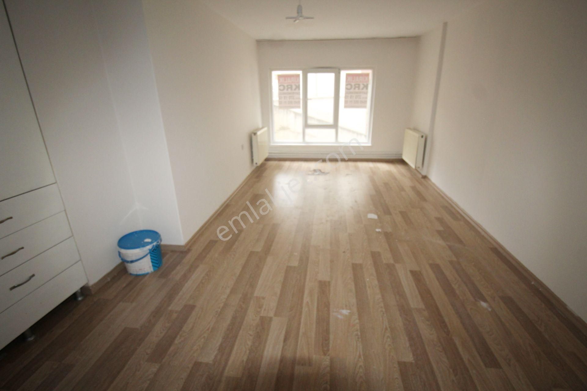 Krc'den Mamak Caddesi Üzerinde 3+1 Kiralık Daire - Görsel 2