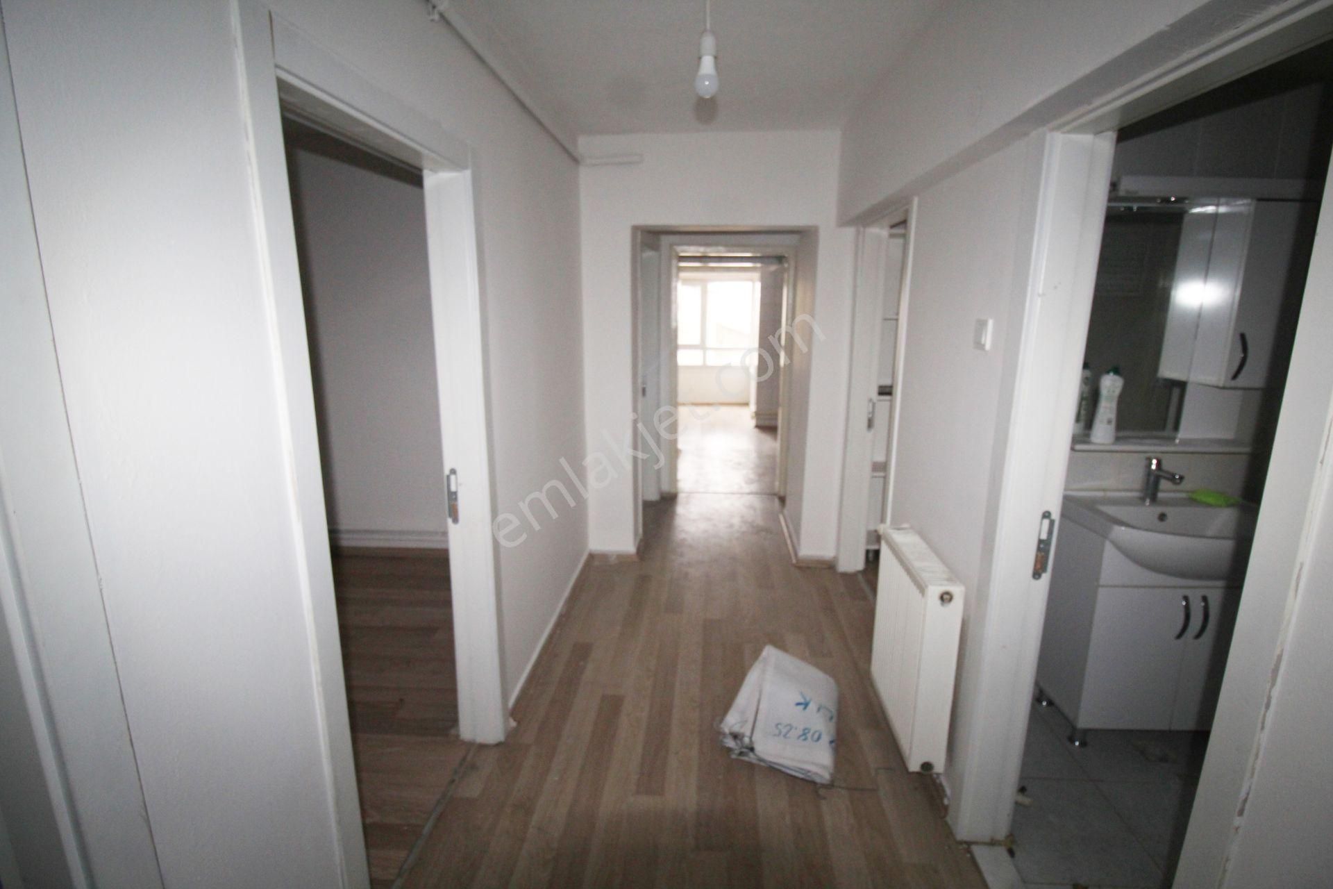 Krc'den Mamak Caddesi Üzerinde 3+1 Kiralık Daire - Görsel 13