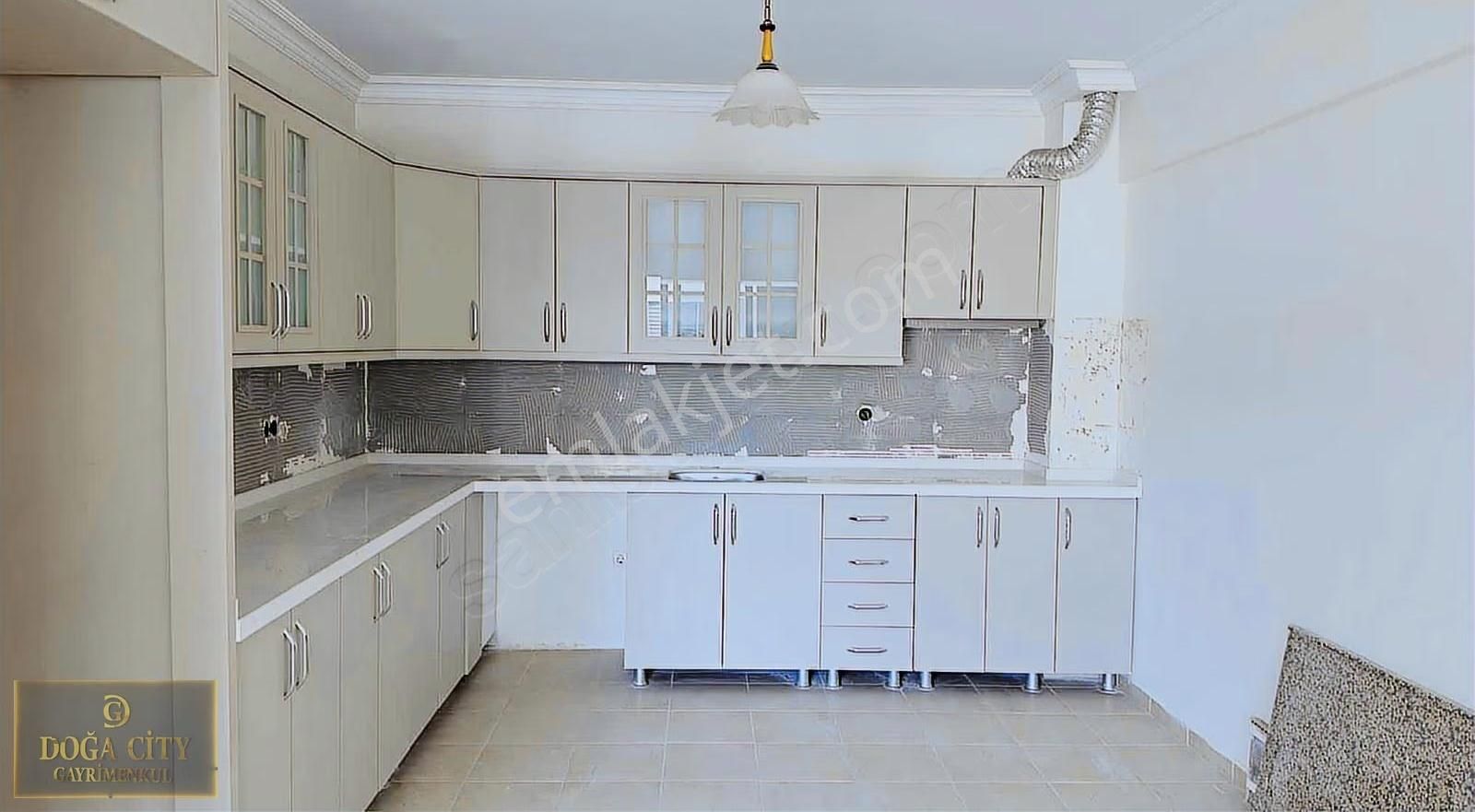 Dalaman Merkezde 4+1 Kapalı Mutfak Satılık Geniş Ferah Daire