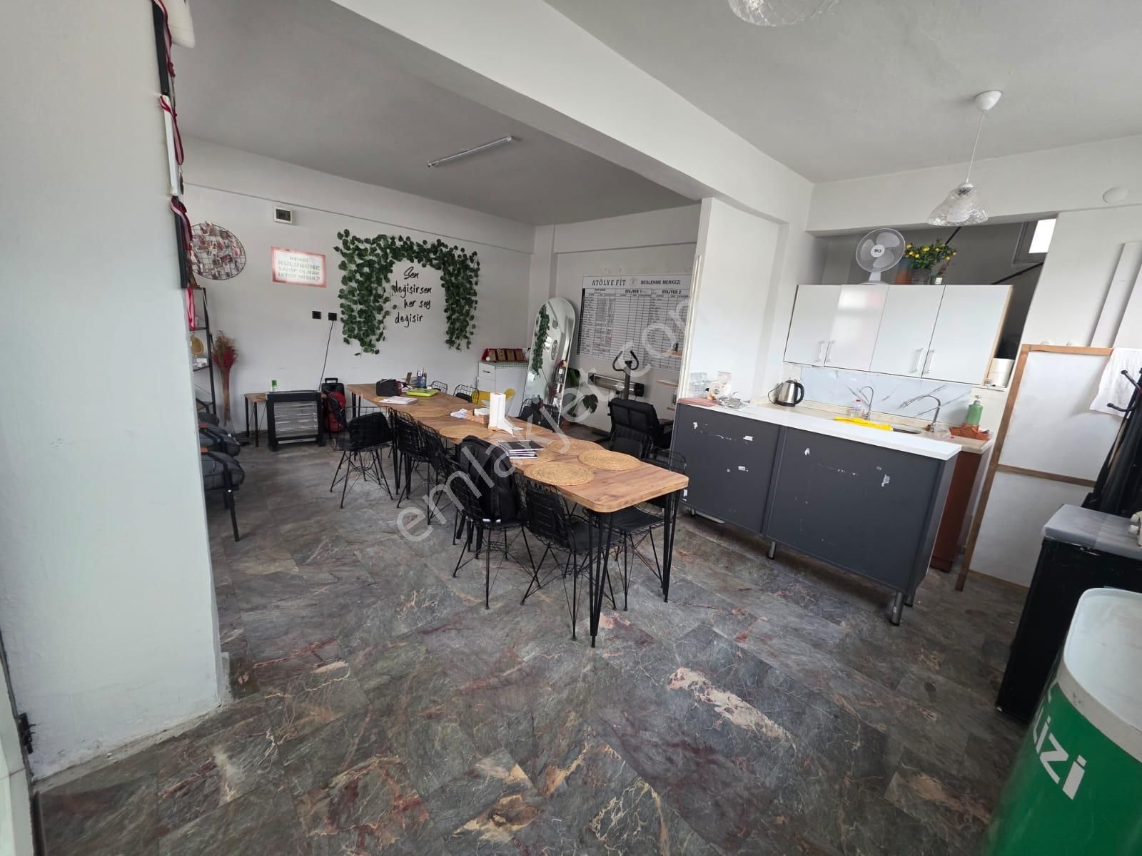 Kiralık Dükkan Pendik Esenyalı Mahallesi - Görsel 4