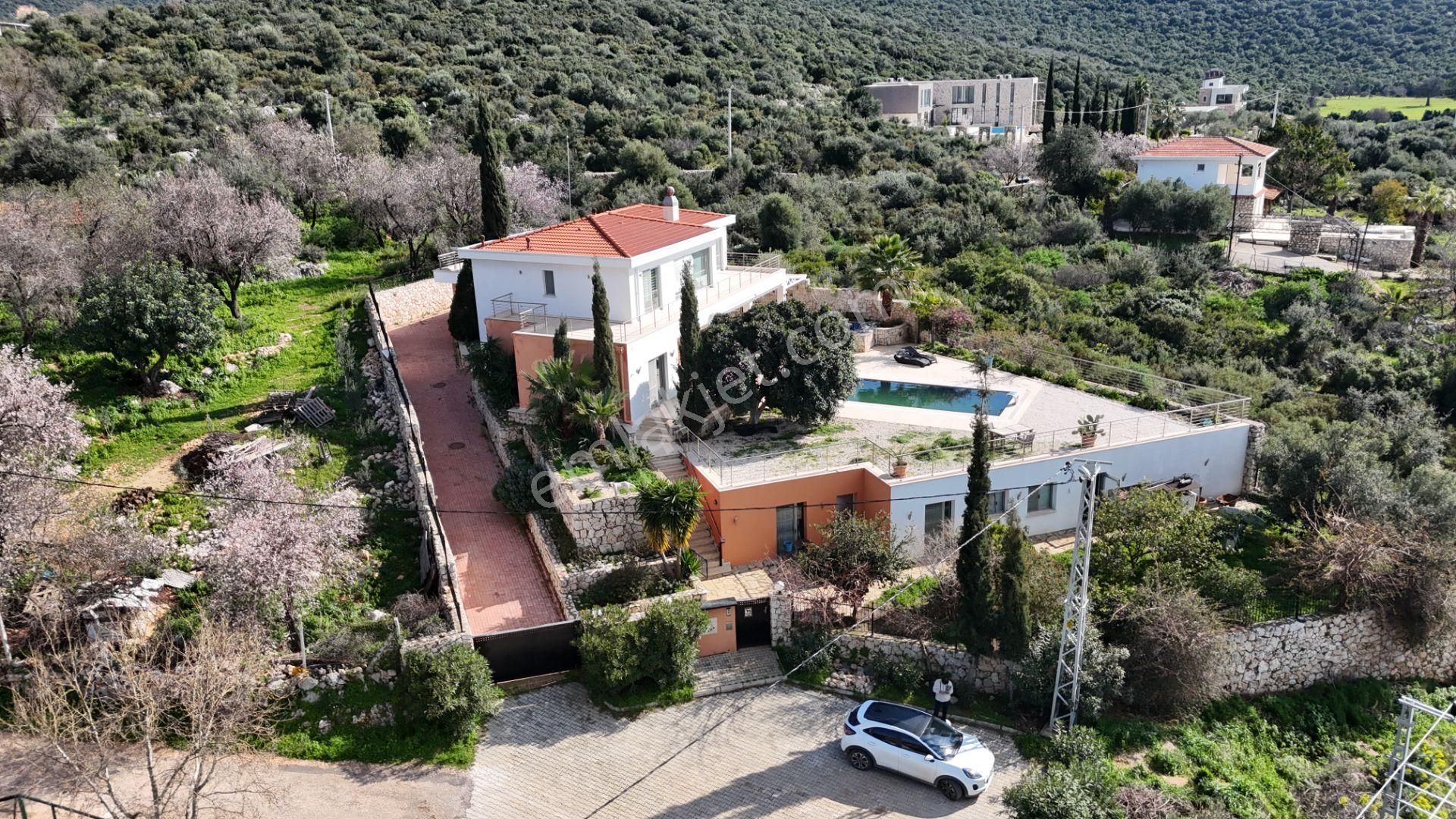 Kaş Bayındır Açık Deniz Ve Meis Adası Manzaralı İskanlı Villa