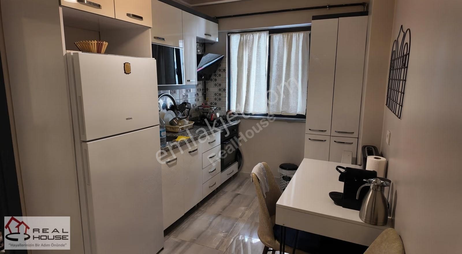 Avcılar Merkezde Metrobüse 2 Dk. Yatırıma Uygun 1+1 Satılık - Görsel 2