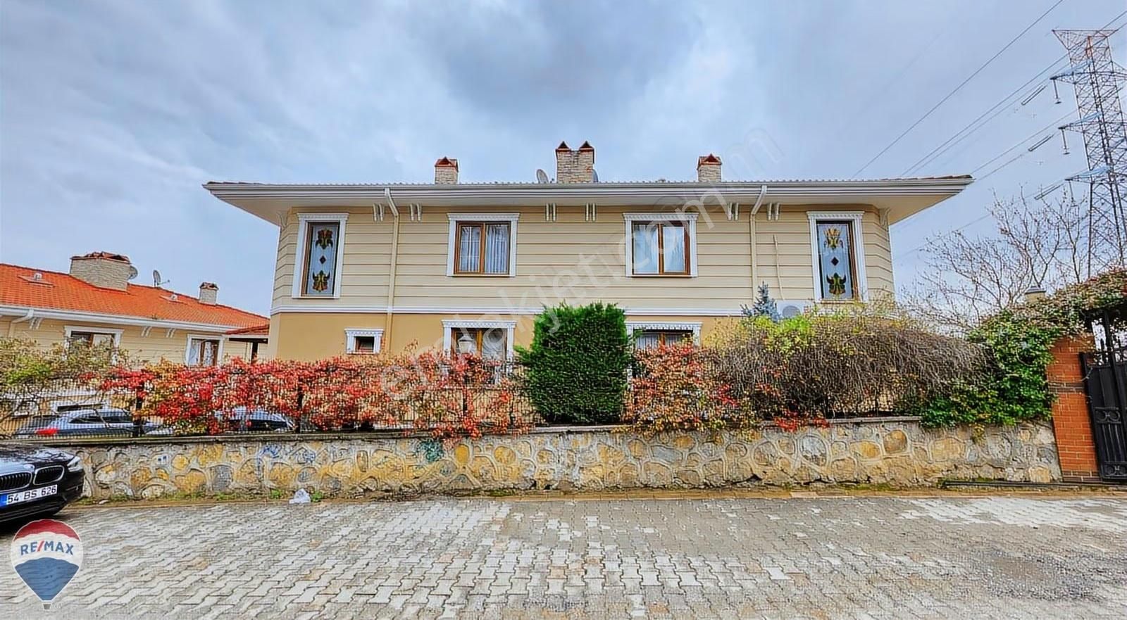 Serdivan Kemalpaşa Mahallesi Nar-ı Beyza Konakları'nda 4+1 Villa