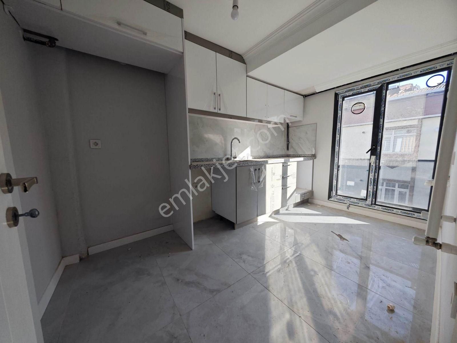 Yenibosna Satilik 2+1 3.kat Daire Guney Cephe - Görsel 3