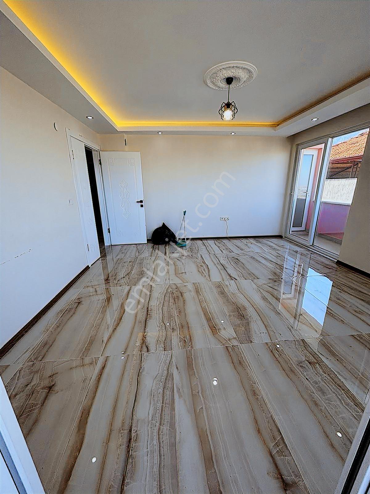 Kaan Emlaktan Zümrüt Mahallesinde Lüx Arakat Geniş Kiralık Daire - Görsel 13