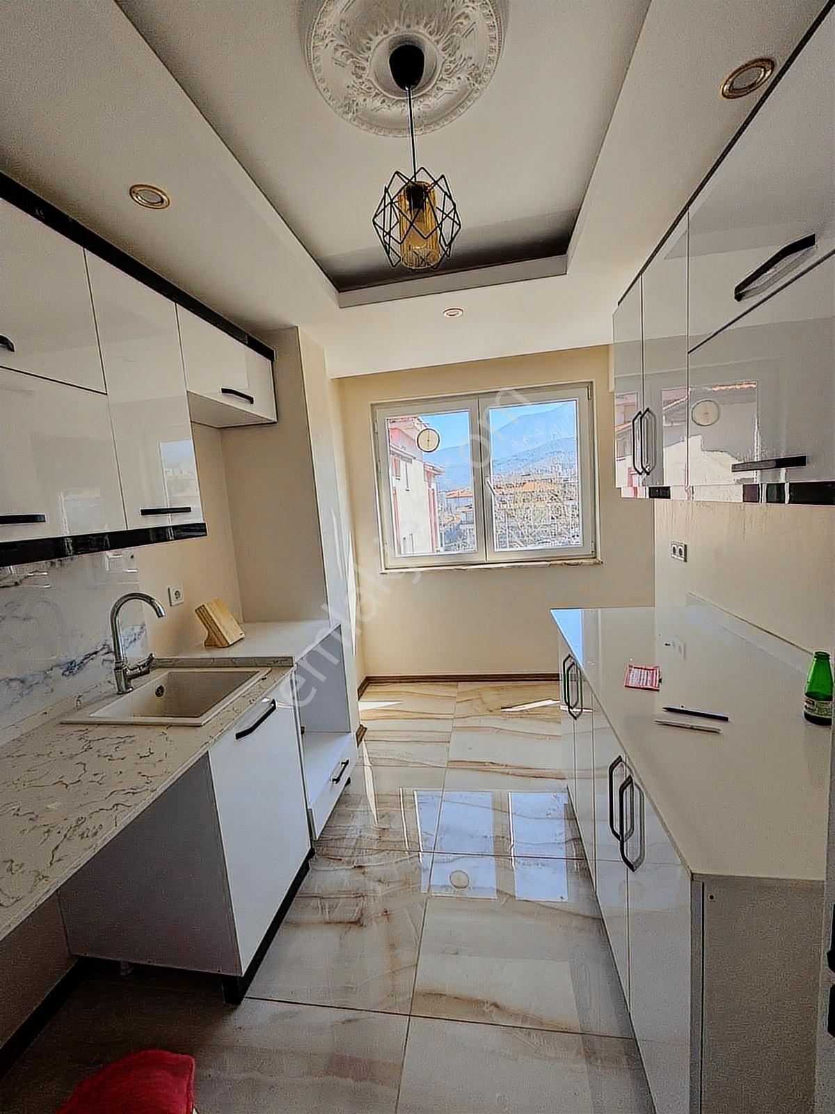 Kaan Emlaktan Zümrüt Mahallesinde Lüx Arakat Geniş Kiralık Daire - Görsel 8