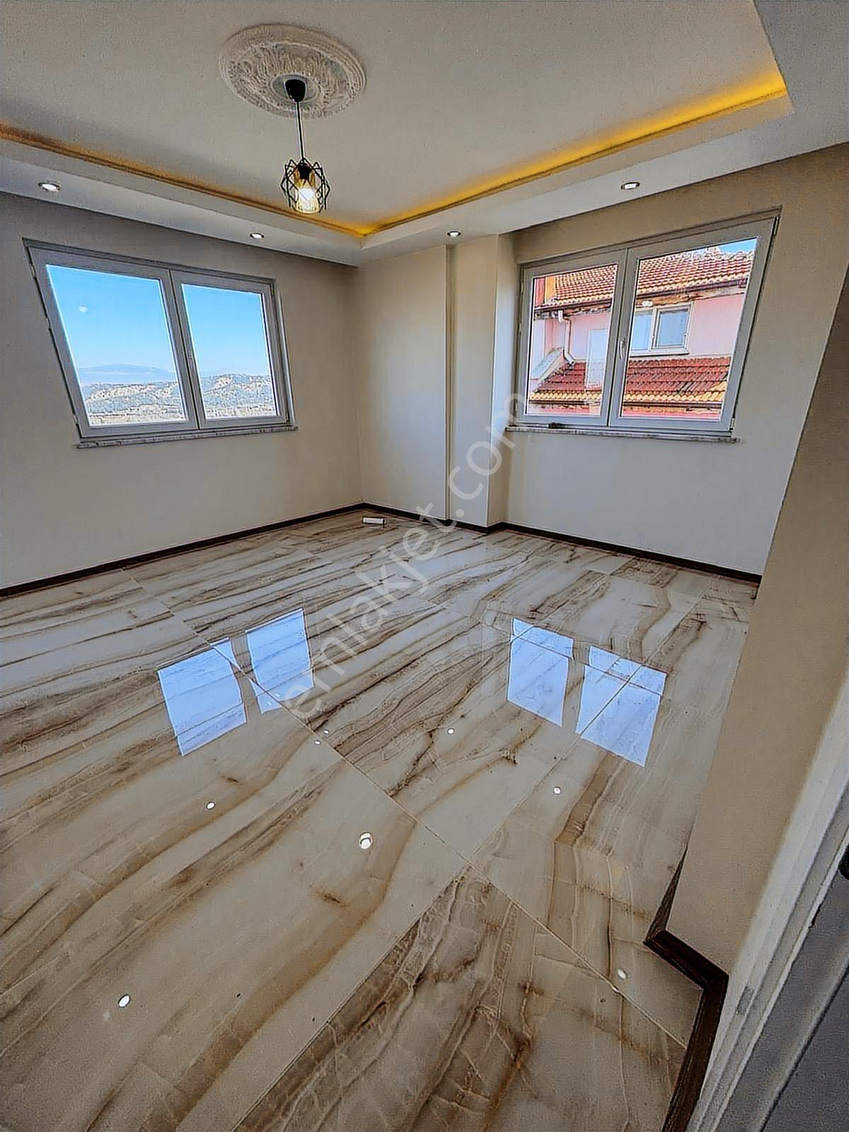 Kaan Emlaktan Zümrüt Mahallesinde Lüx Arakat Geniş Kiralık Daire - Görsel 19