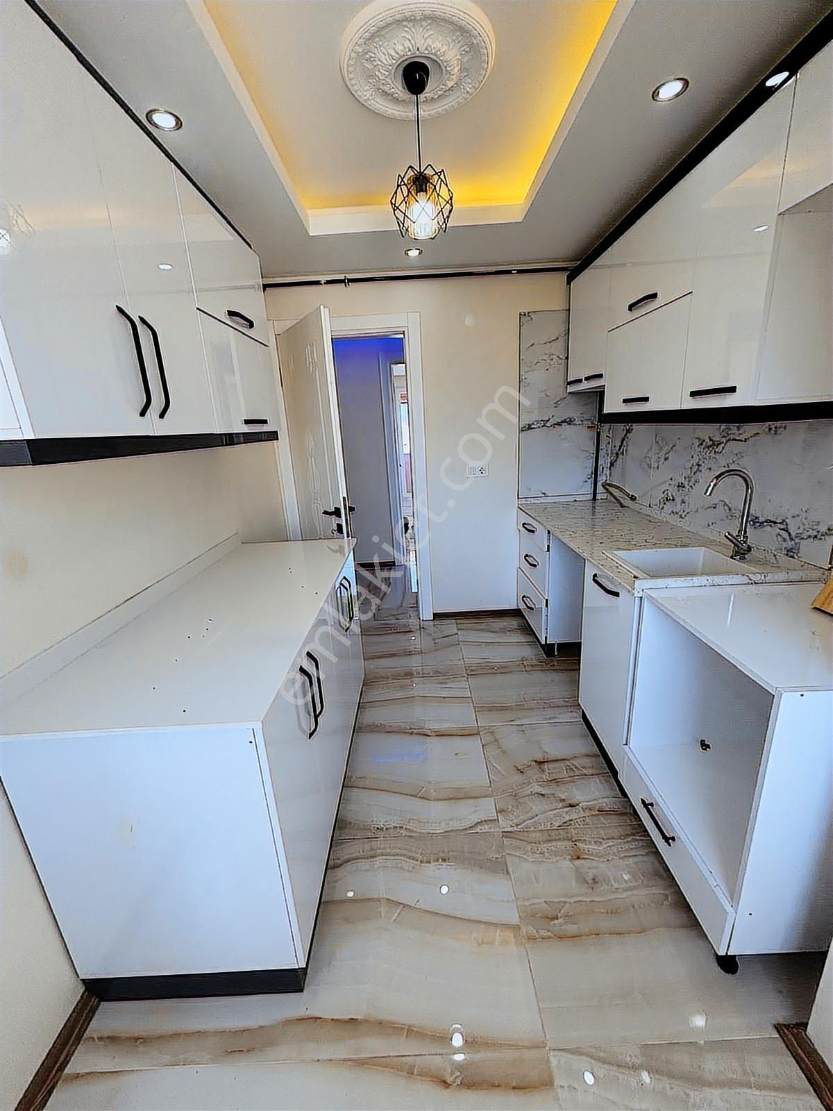 Kaan Emlaktan Zümrüt Mahallesinde Lüx Arakat Geniş Kiralık Daire - Görsel 18