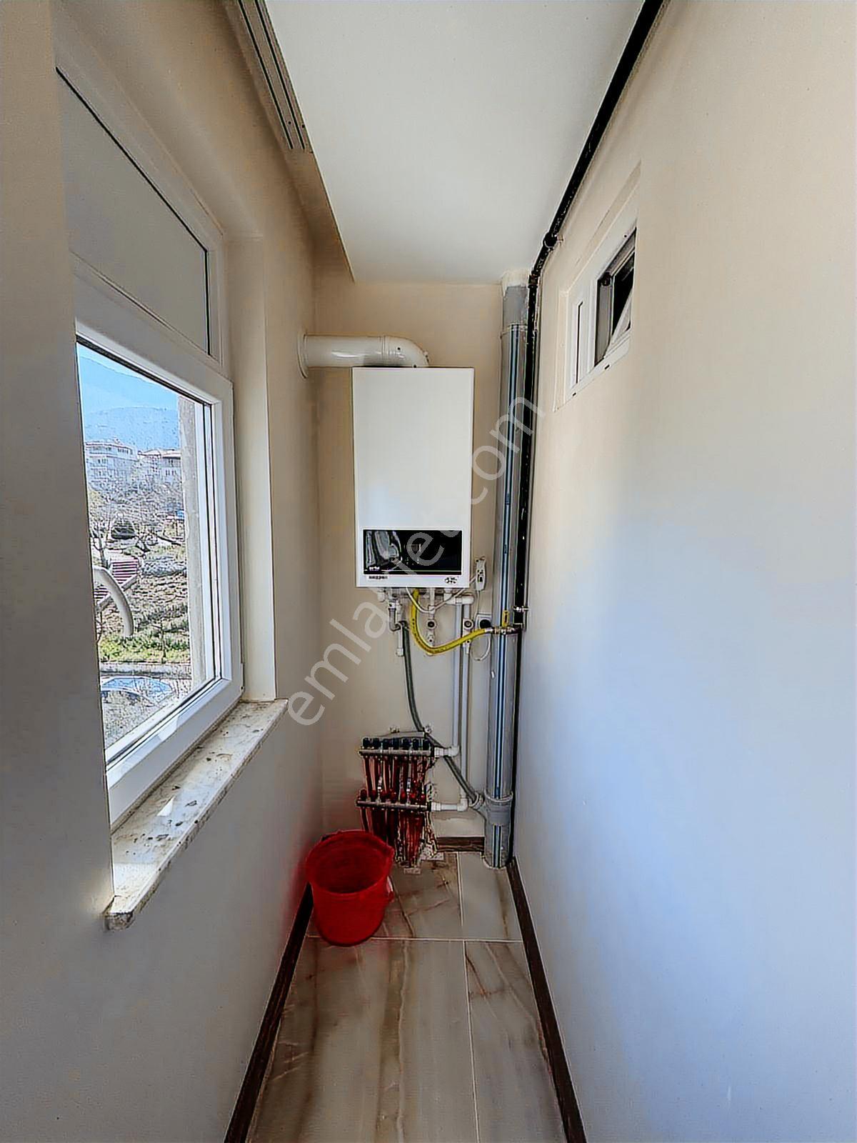 Kaan Emlaktan Zümrüt Mahallesinde Lüx Arakat Geniş Kiralık Daire - Görsel 12