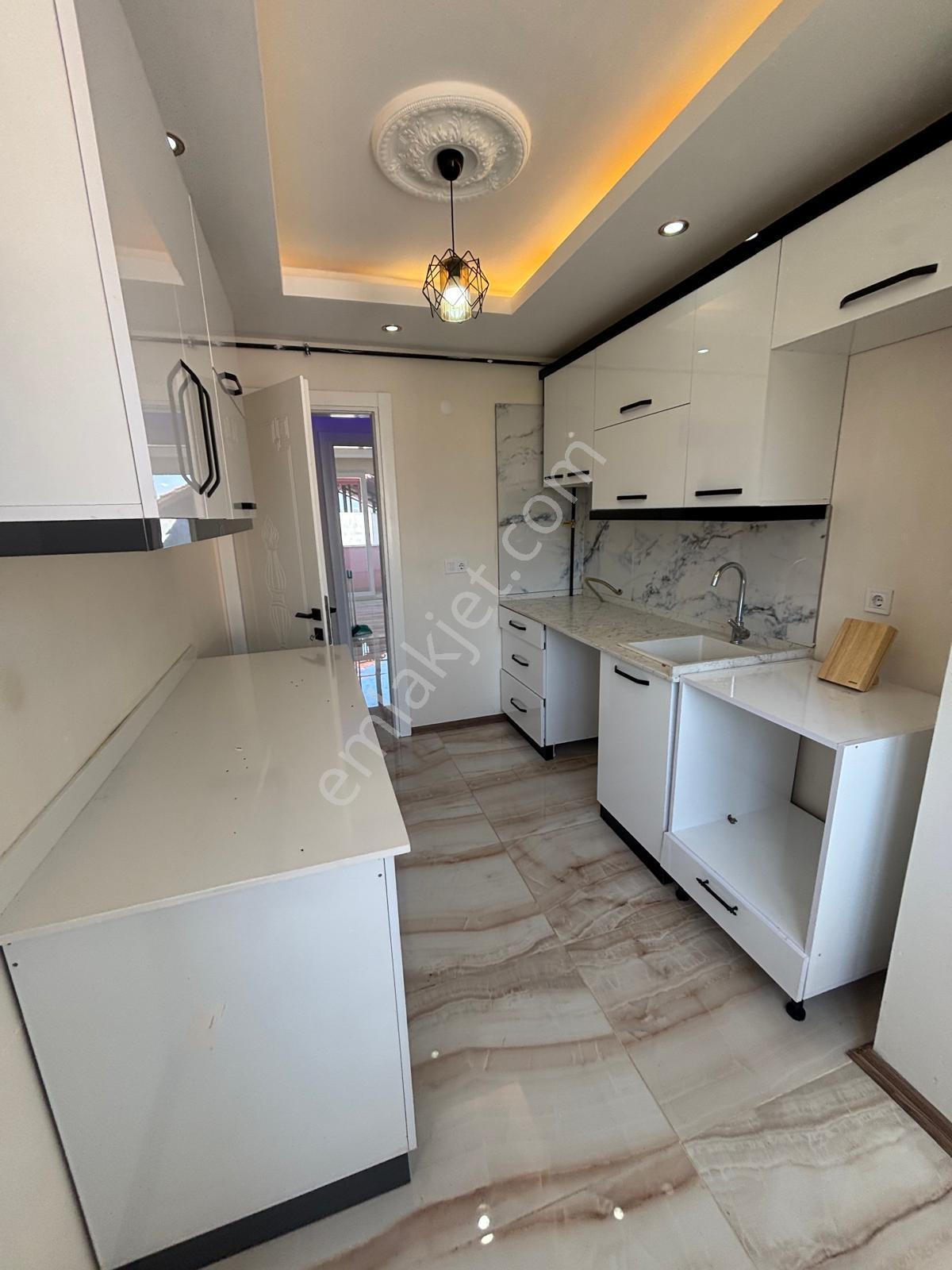 Kaan Emlaktan Zümrüt Mahallesinde Lüx Arakat Geniş Kiralık Daire - Görsel 25