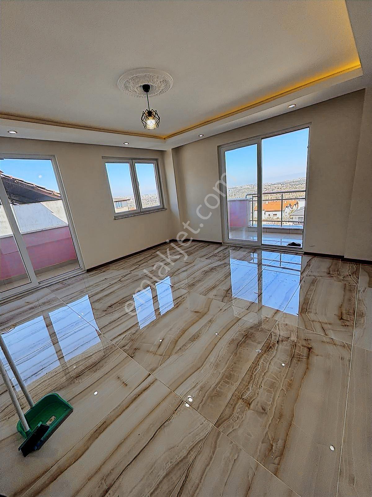 Kaan Emlaktan Zümrüt Mahallesinde Lüx Arakat Geniş Kiralık Daire - Görsel 11