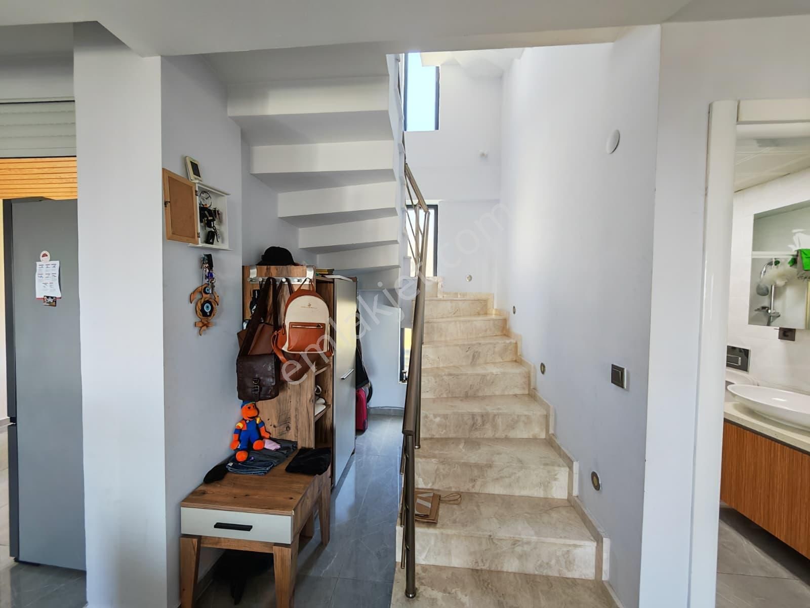 Sığacık Akkumda Deniz Manzaralı 4+2 Bahçeli Villa Plaja 600 M - Görsel 25