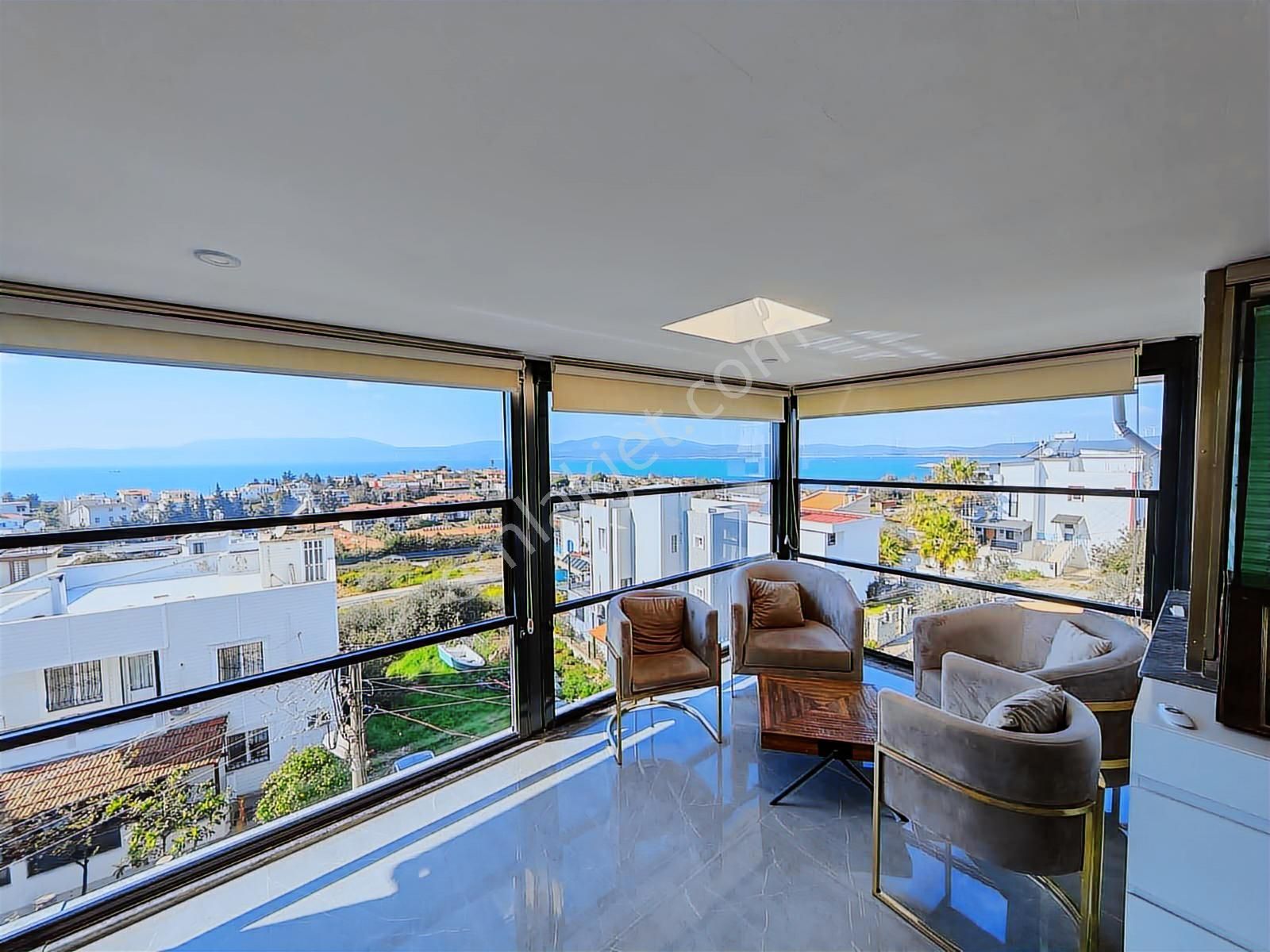 Sığacık Akkumda Deniz Manzaralı 4+2 Bahçeli Villa Plaja 600 M