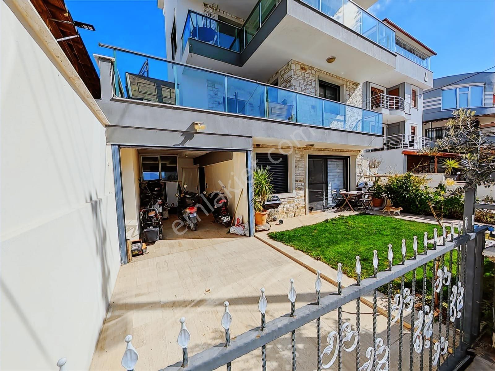 Sığacık Akkumda Deniz Manzaralı 4+2 Bahçeli Villa Plaja 600 M - Görsel 2