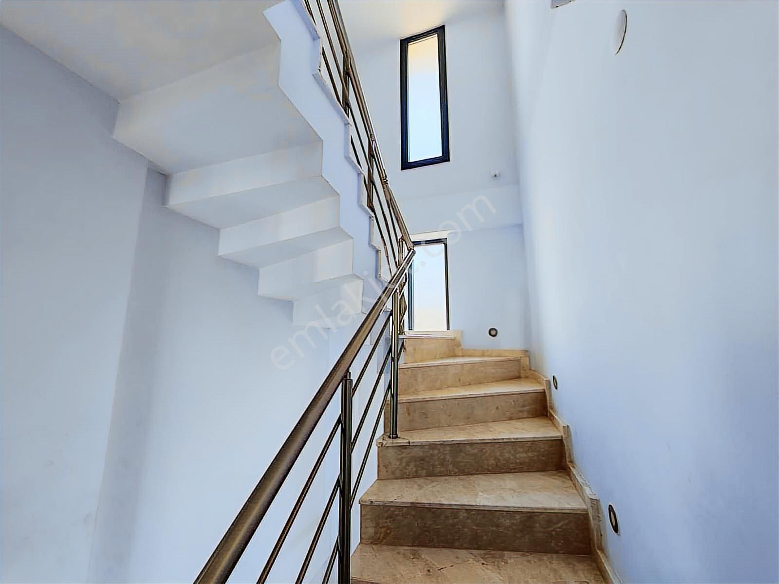 Sığacık Akkumda Deniz Manzaralı 4+2 Bahçeli Villa Plaja 600 M - Görsel 32