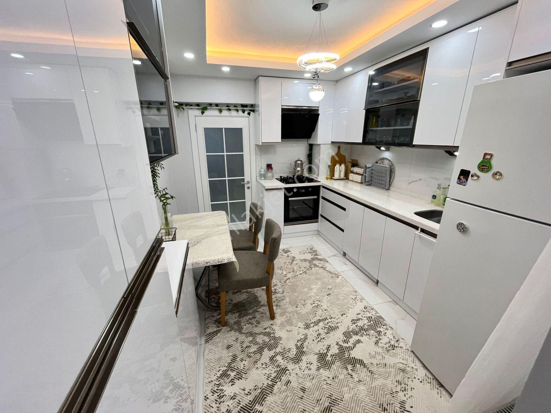 Emre Emlak'tan Selçuklu'da Ön Cephe Katta Full Yapılı 3+1 Satılık Daire - Görsel 9