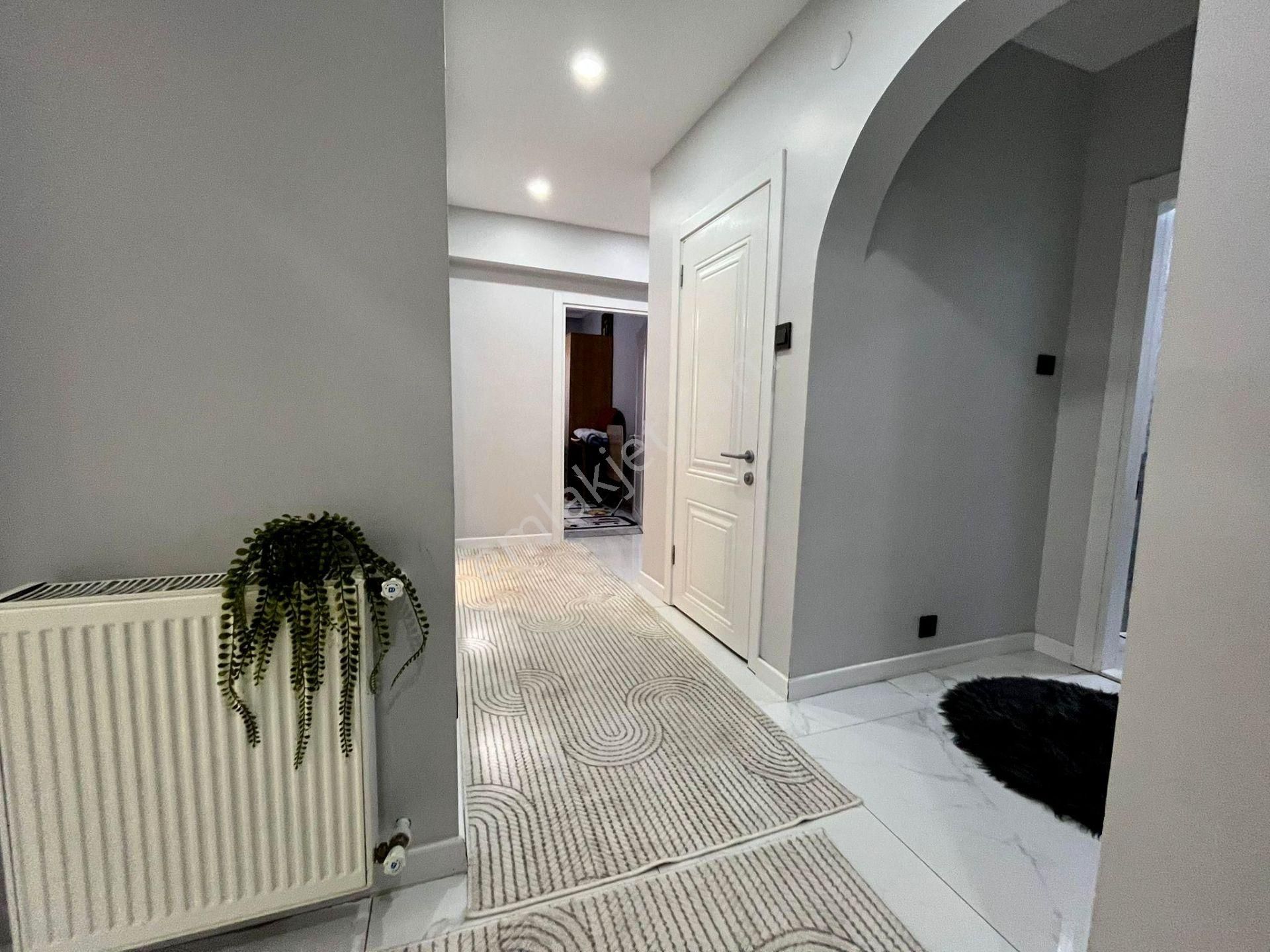 Emre Emlak'tan Selçuklu'da Ön Cephe Katta Full Yapılı 3+1 Satılık Daire - Görsel 24