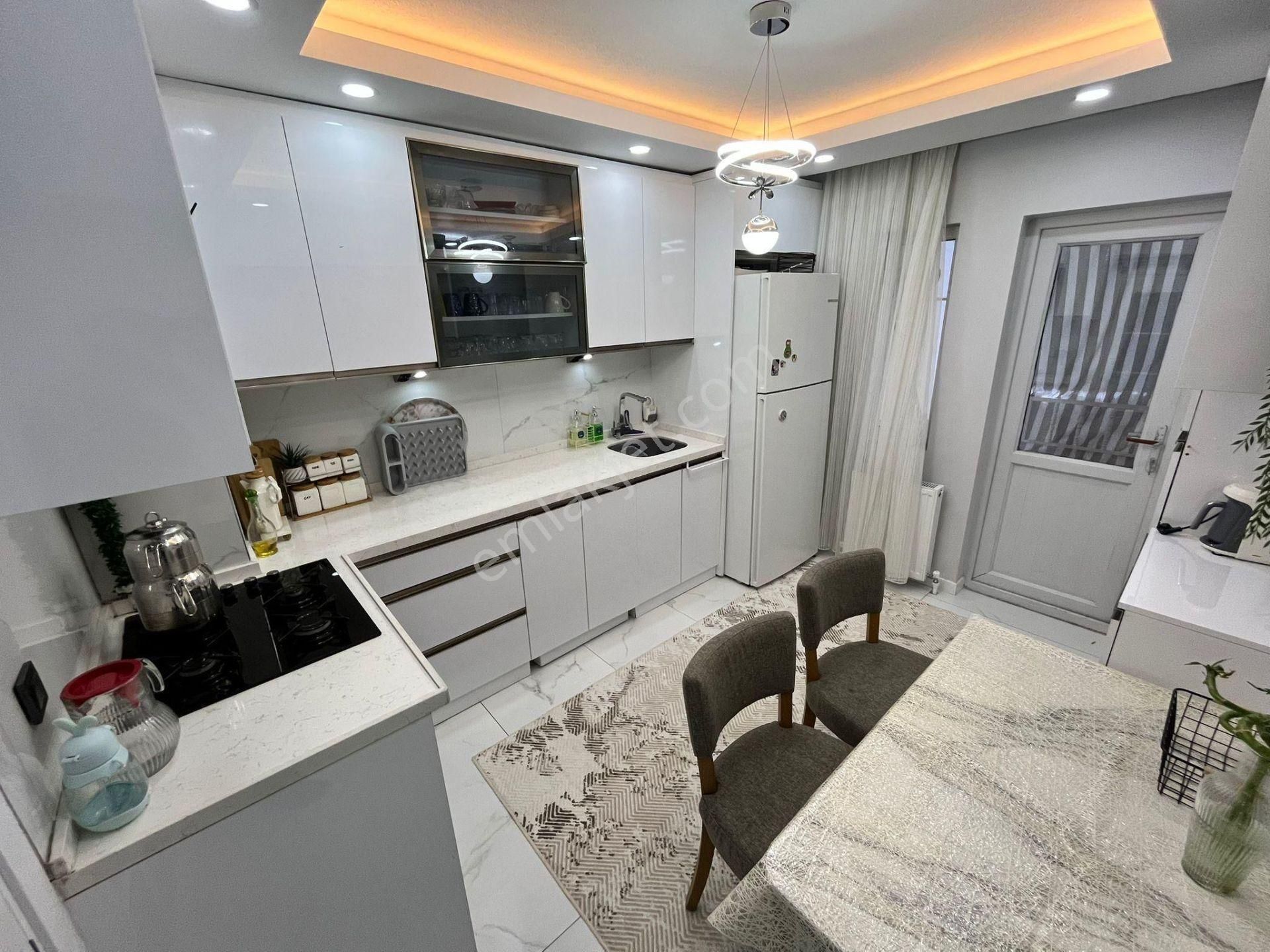 Emre Emlak'tan Selçuklu'da Ön Cephe Katta Full Yapılı 3+1 Satılık Daire - Görsel 7