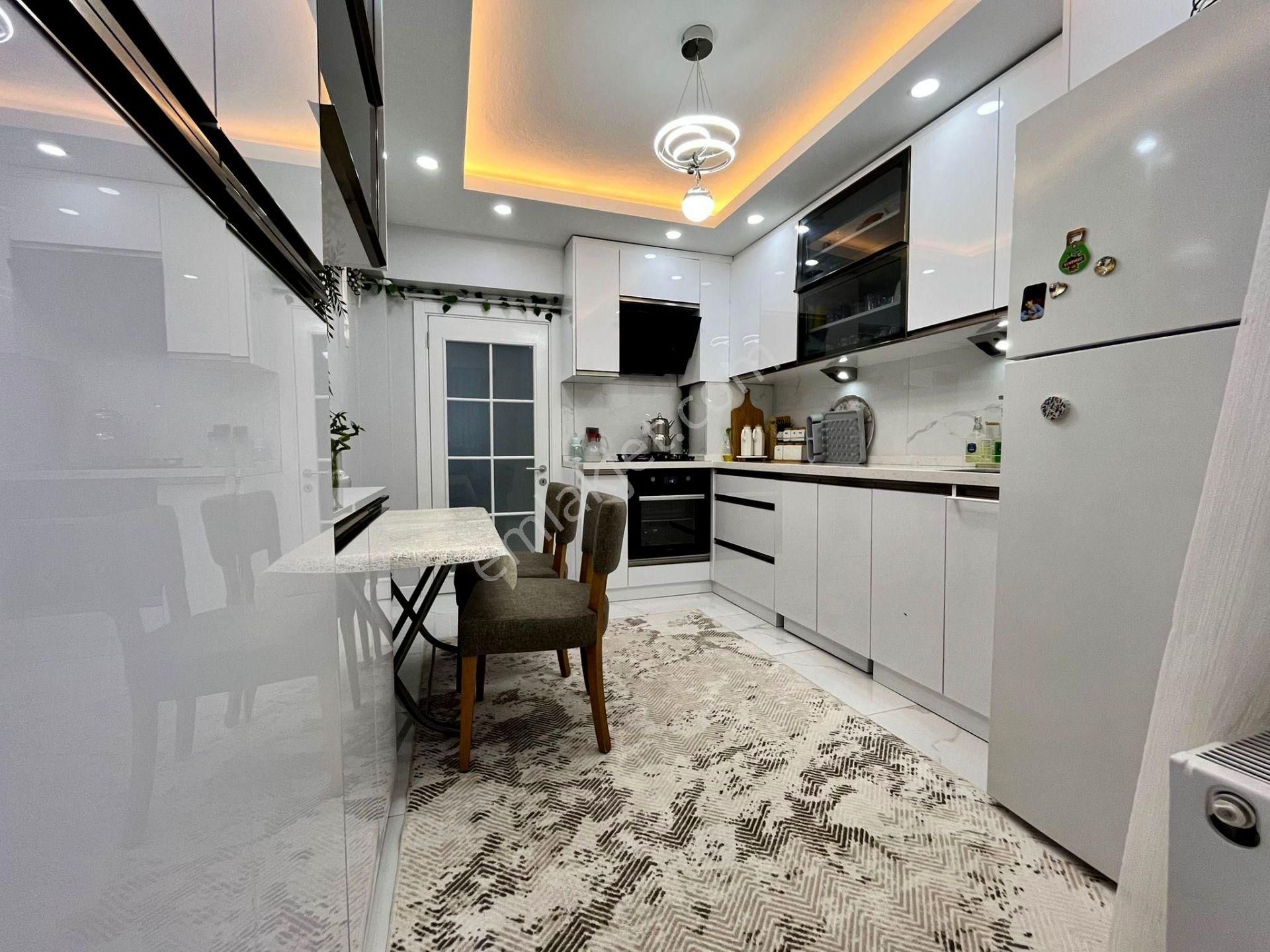 Emre Emlak'tan Selçuklu'da Ön Cephe Katta Full Yapılı 3+1 Satılık Daire - Görsel 6