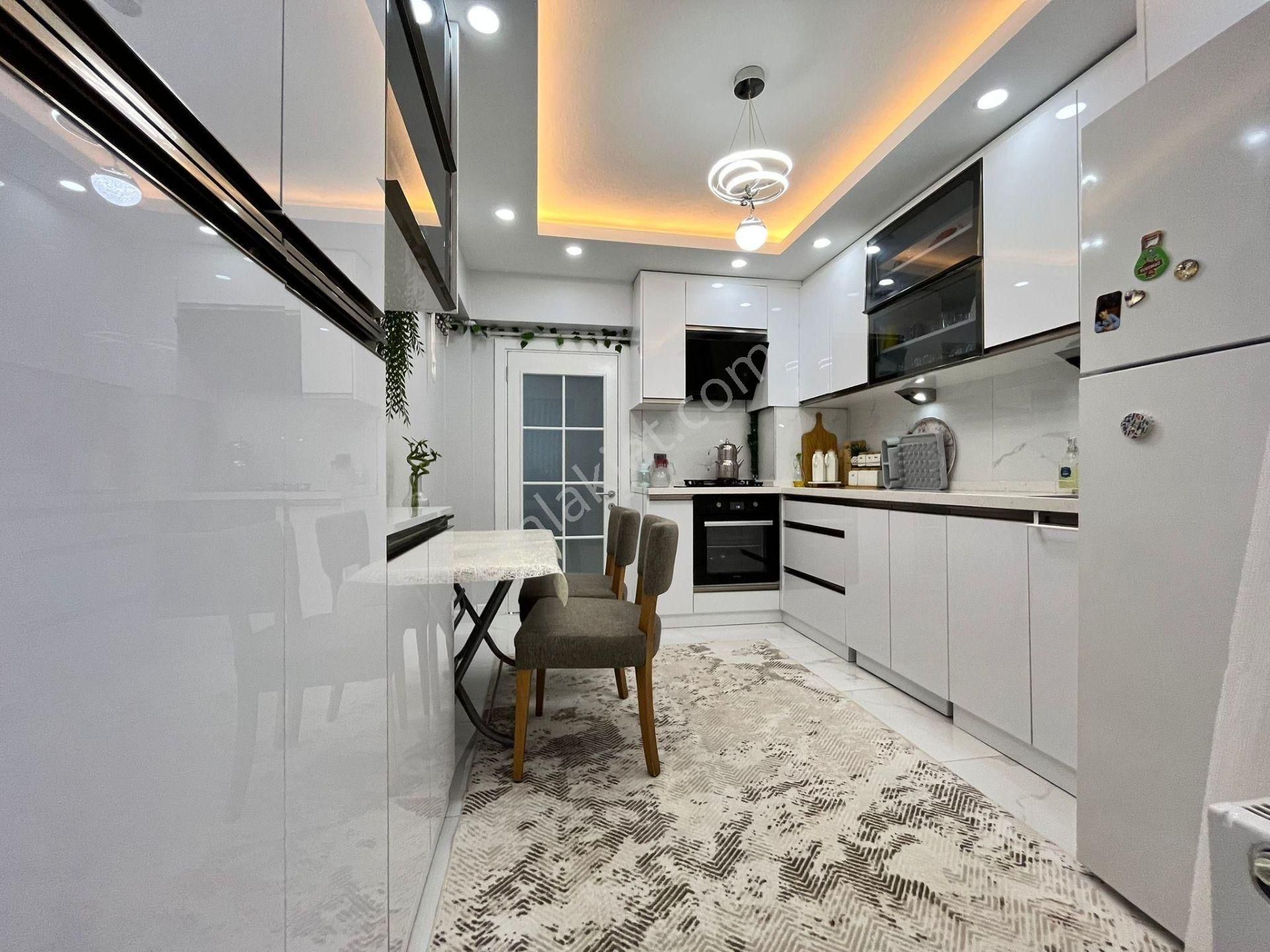 Emre Emlak'tan Selçuklu'da Ön Cephe Katta Full Yapılı 3+1 Satılık Daire - Görsel 8