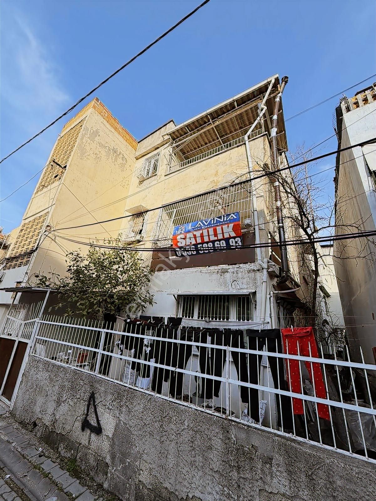 Lavinia Yeşilevler^de 3 Katlı Bahçeli Satılık Müstakil Ev