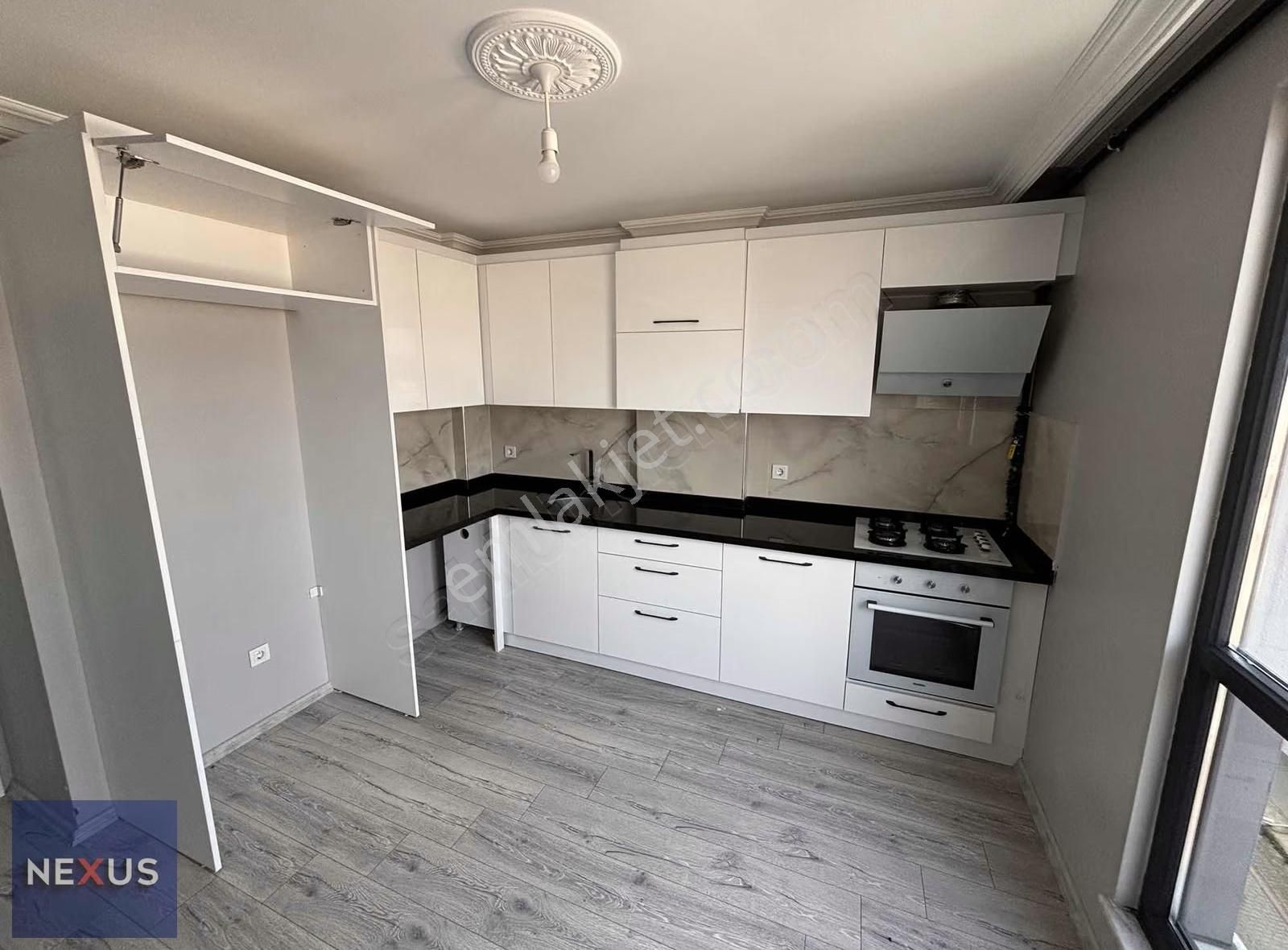 Sultanbeyli Fatih Mahallesinde Kirlık 2+1 Daire - Görsel 2