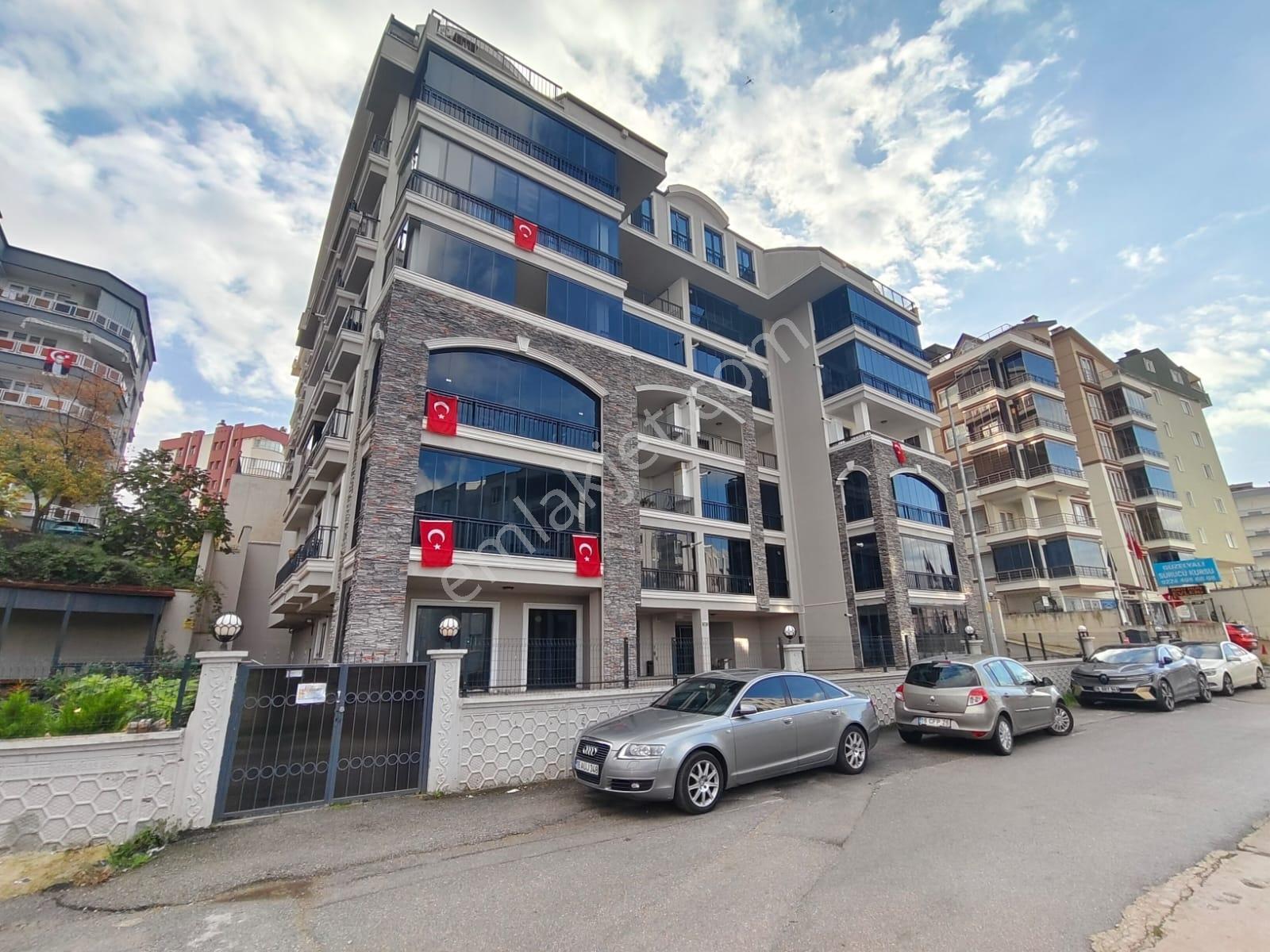 Güzelyalı Eğitim Mah Yola Cephe Satılık Ticari Dükkan