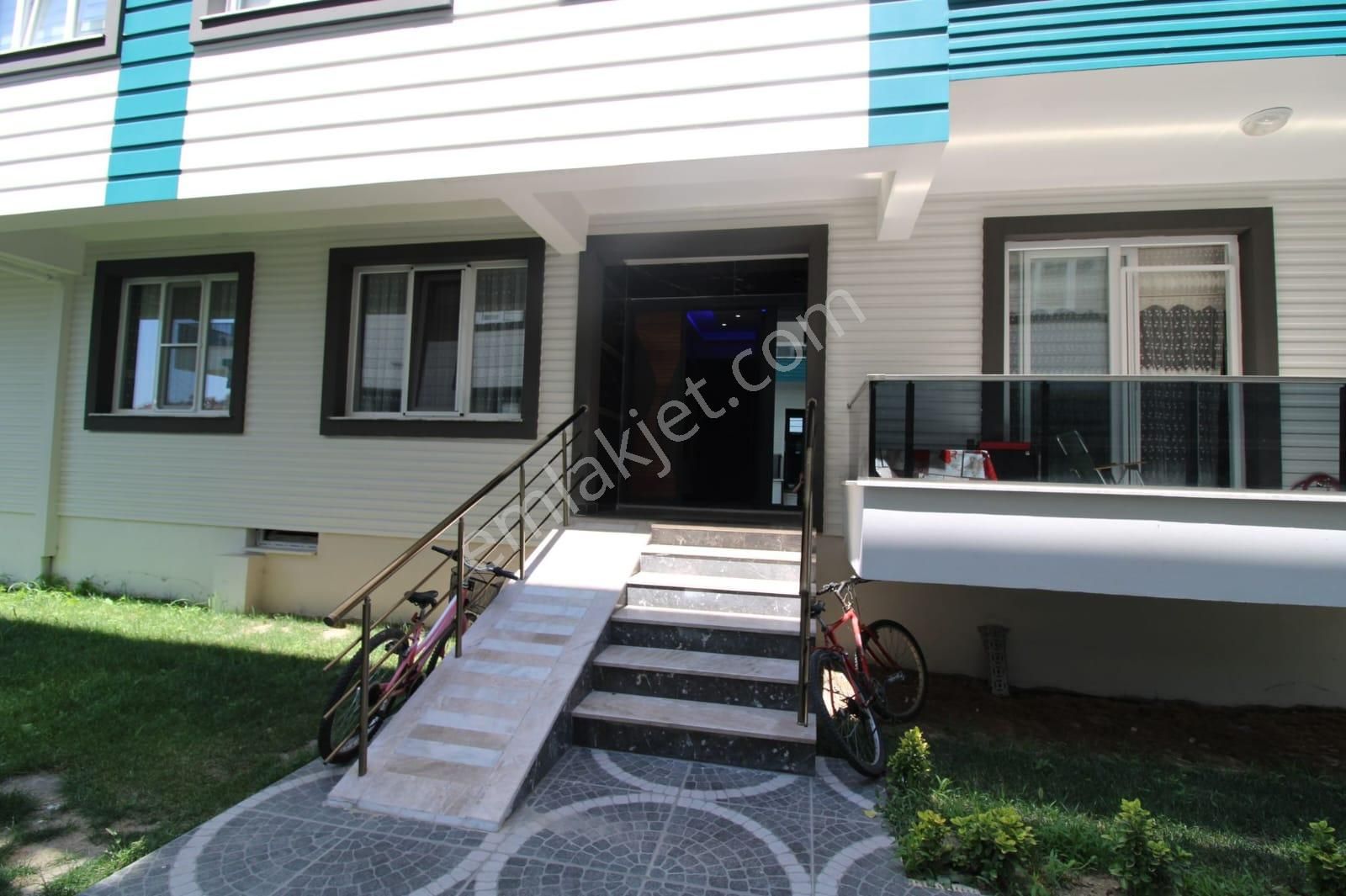 ꧁ay Emlaktan꧂akçay'da Müstakil Tadında Köşe Ön Cephe Geniş Balkonlu Satılık 2+1 Daire - Görsel 4