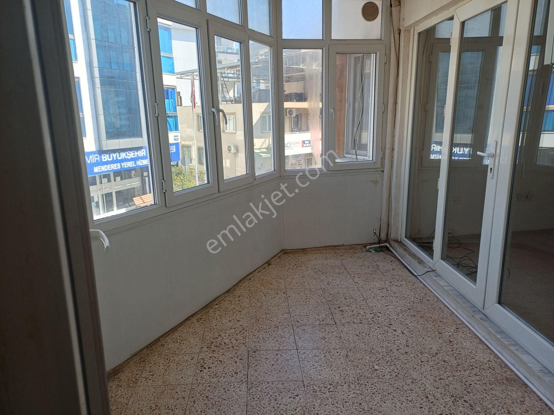 İzmir Menderes Merkezde Doğalgazlı Can Balkonlu Arakat 3+1 Daire - Görsel 8