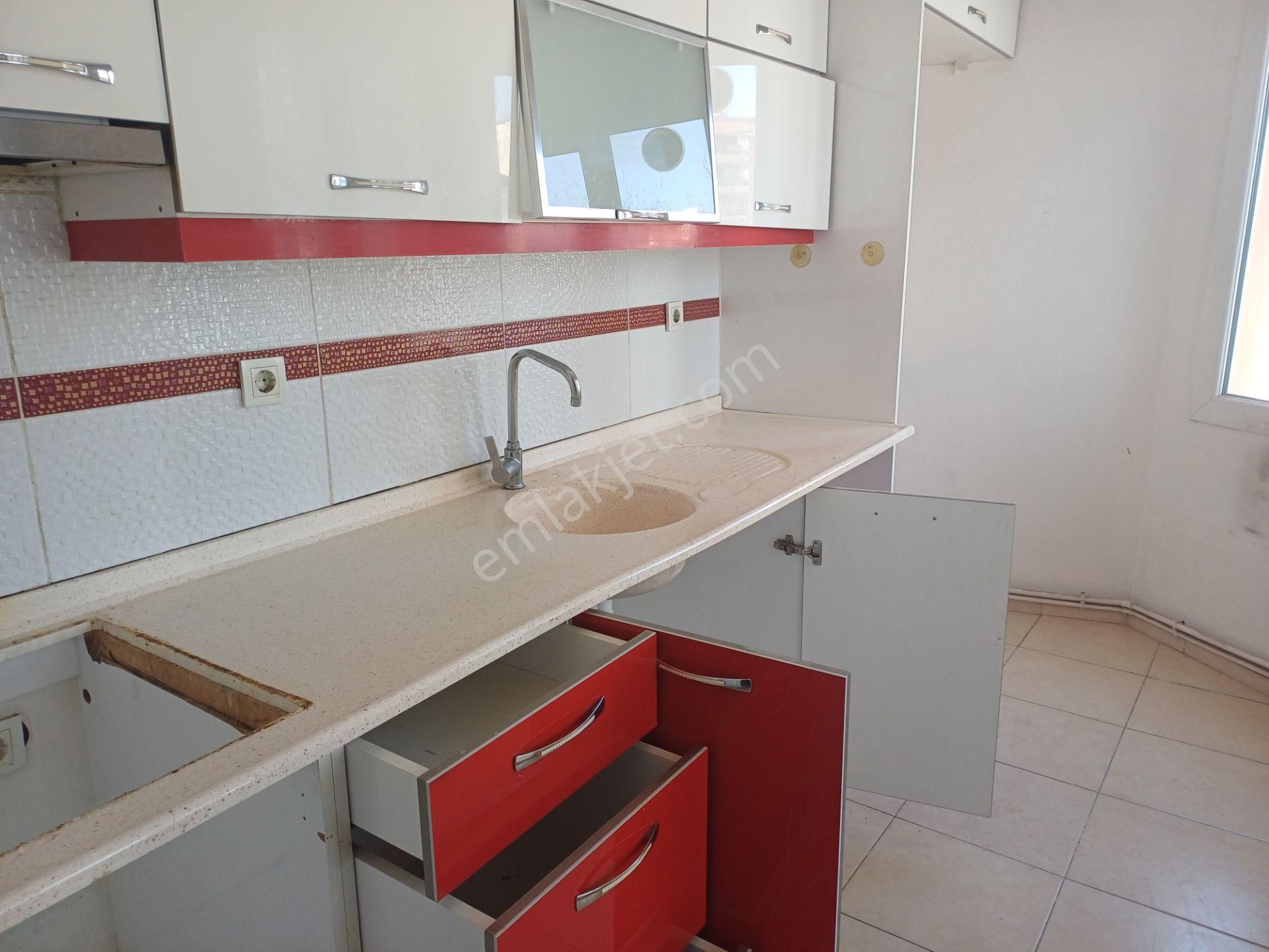 İzmir Menderes Merkezde Doğalgazlı Can Balkonlu Arakat 3+1 Daire - Görsel 12