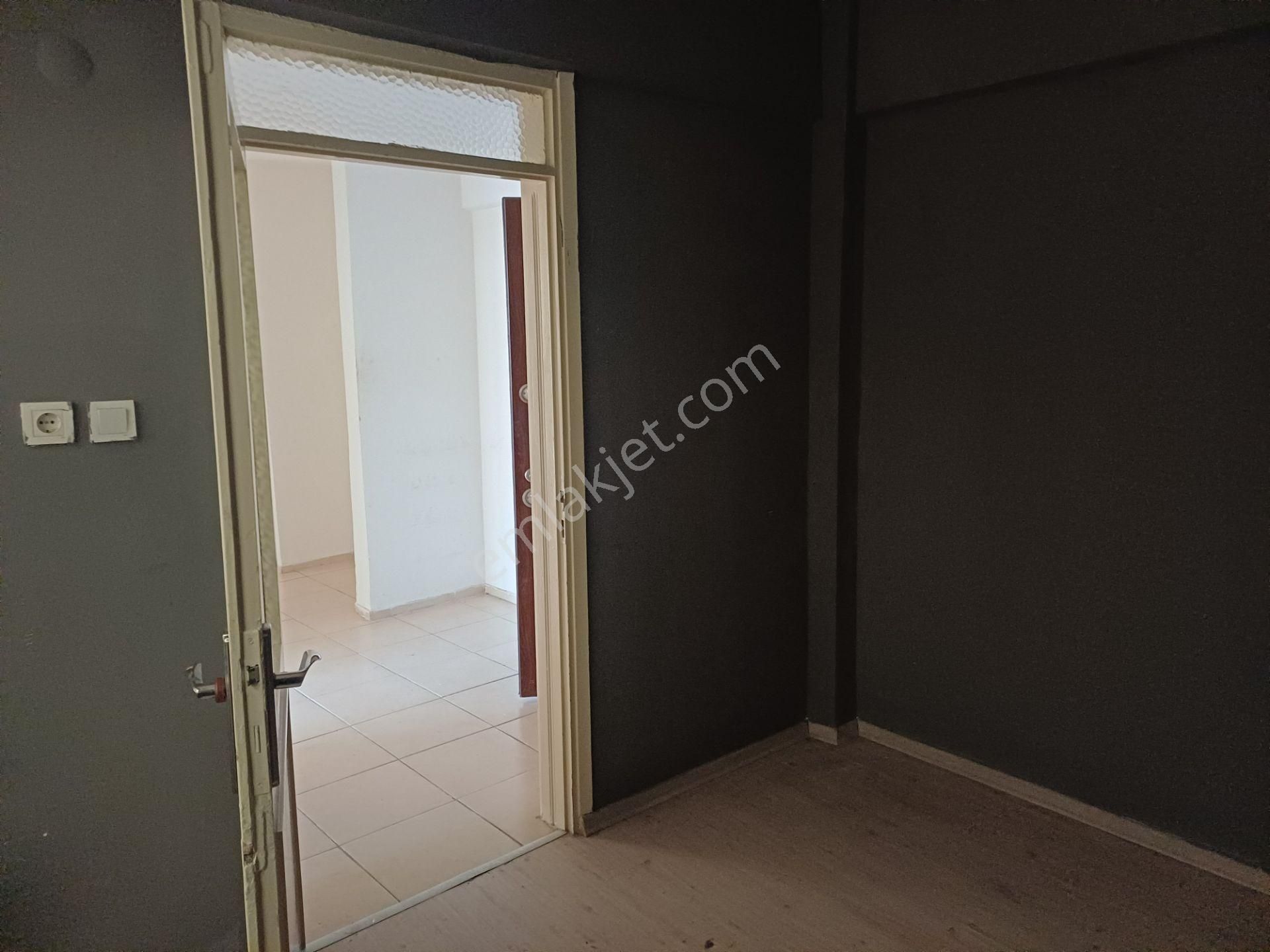 İzmir Menderes Merkezde Doğalgazlı Can Balkonlu Arakat 3+1 Daire - Görsel 26