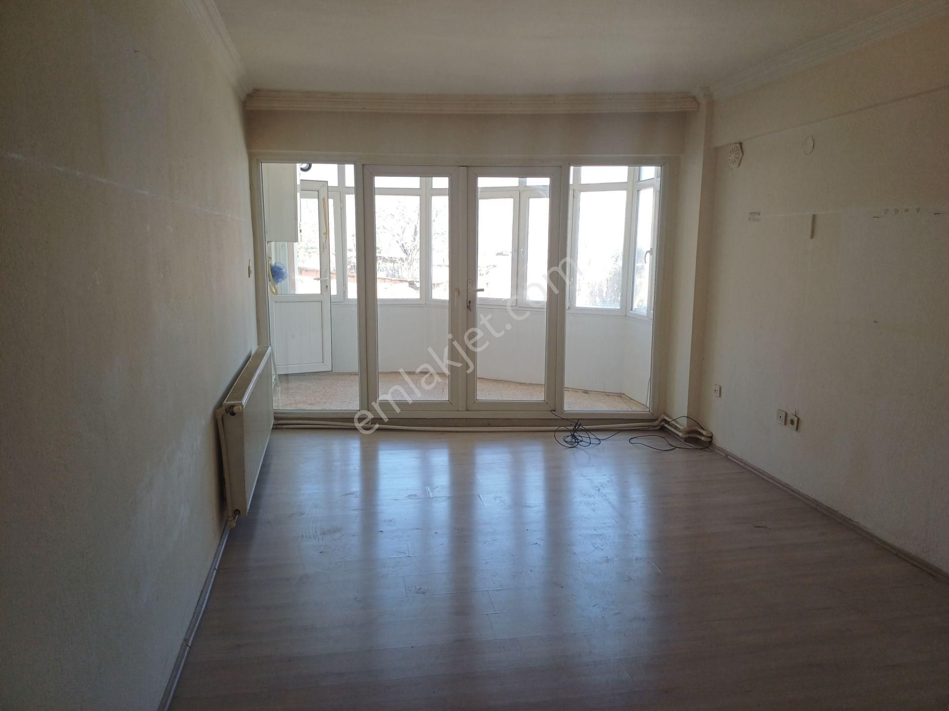 İzmir Menderes Merkezde Doğalgazlı Can Balkonlu Arakat 3+1 Daire - Görsel 10