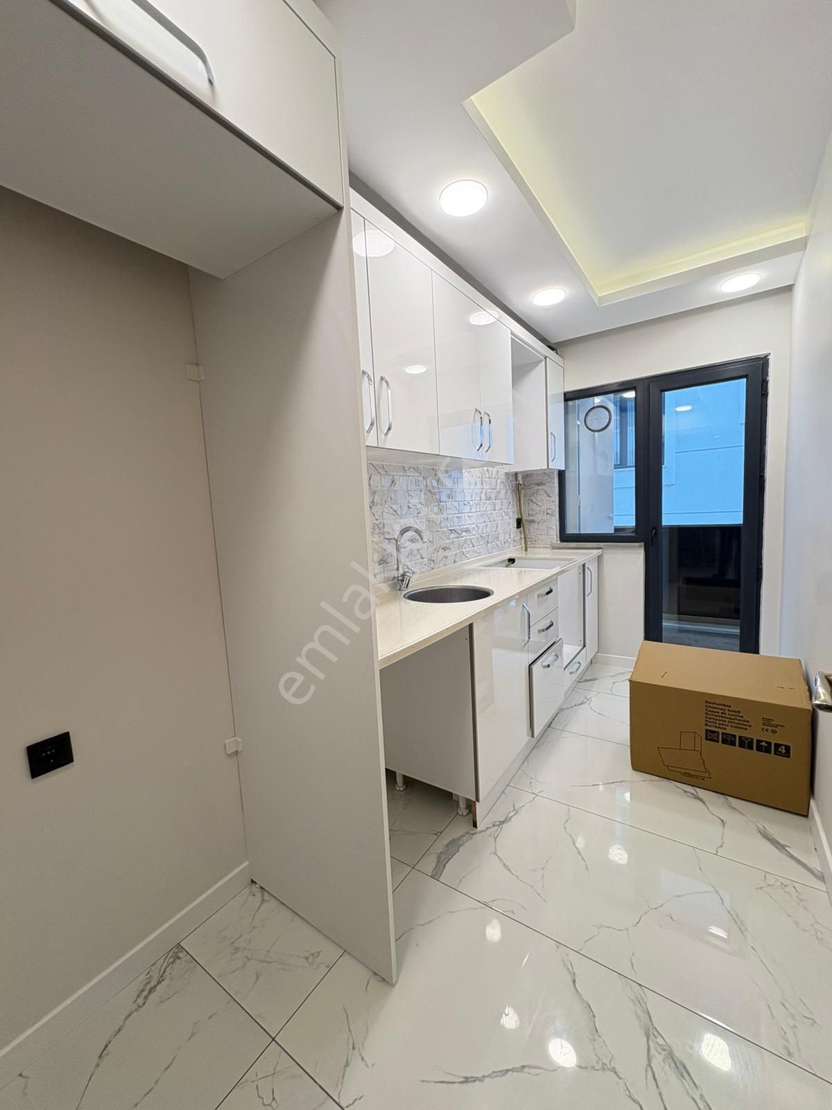 Emlak Dünyasından Küçükyalıda Ayrı Mutfaklı Balkonlu 1 Yıllık Binada Şık Dekorlu Lüx Ara Kat 2+1 - Görsel 13