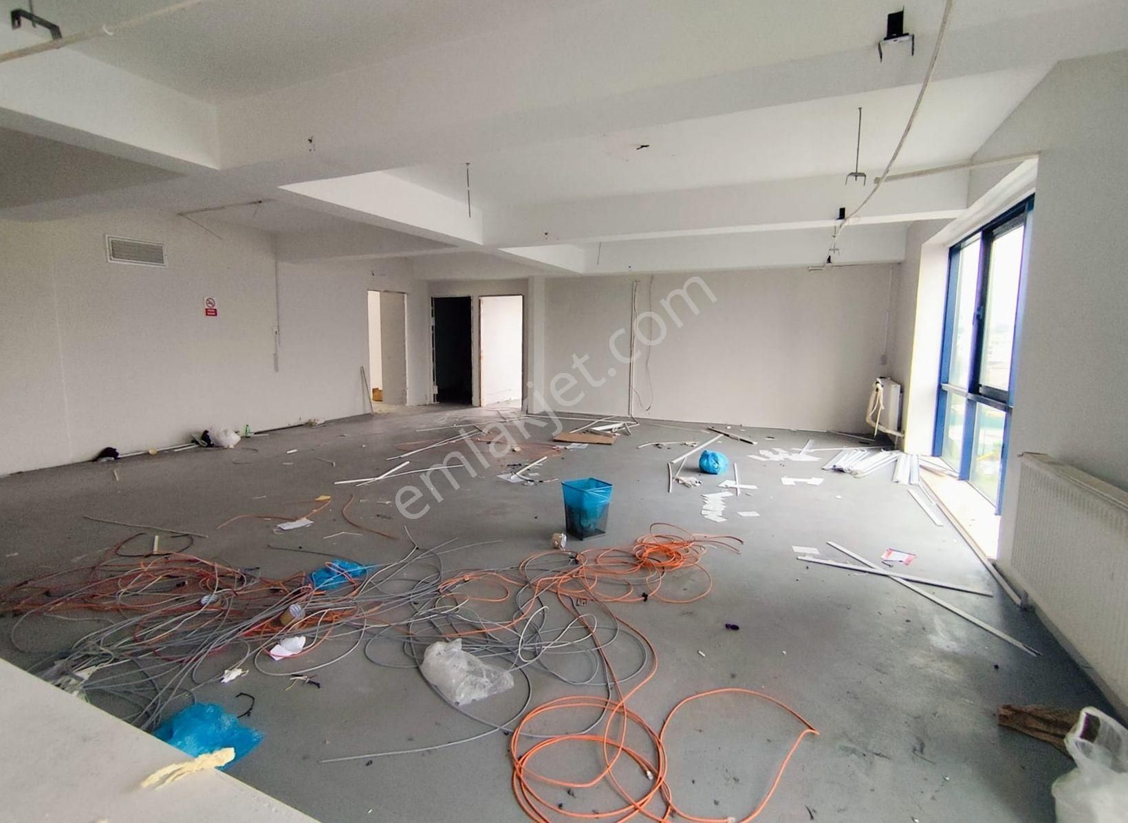 Mertcan Dan E5' Paralel 450m2 Kullanıma Hazır Kiralık İş Yeri - Görsel 13