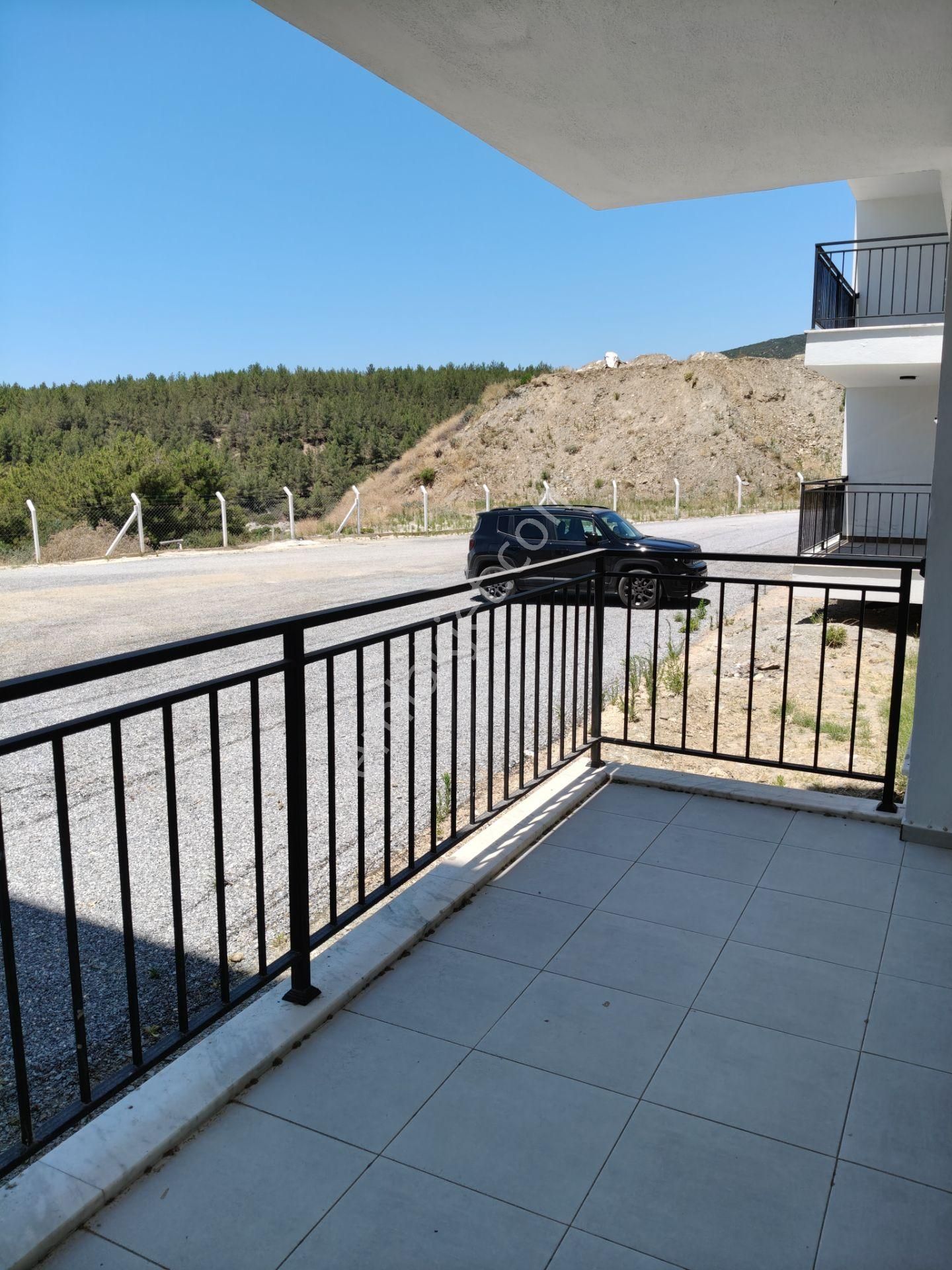 Kuşadasında Doğa İle İç İçe Bir Sitede Kiralık 1+1 Daire - Görsel 18