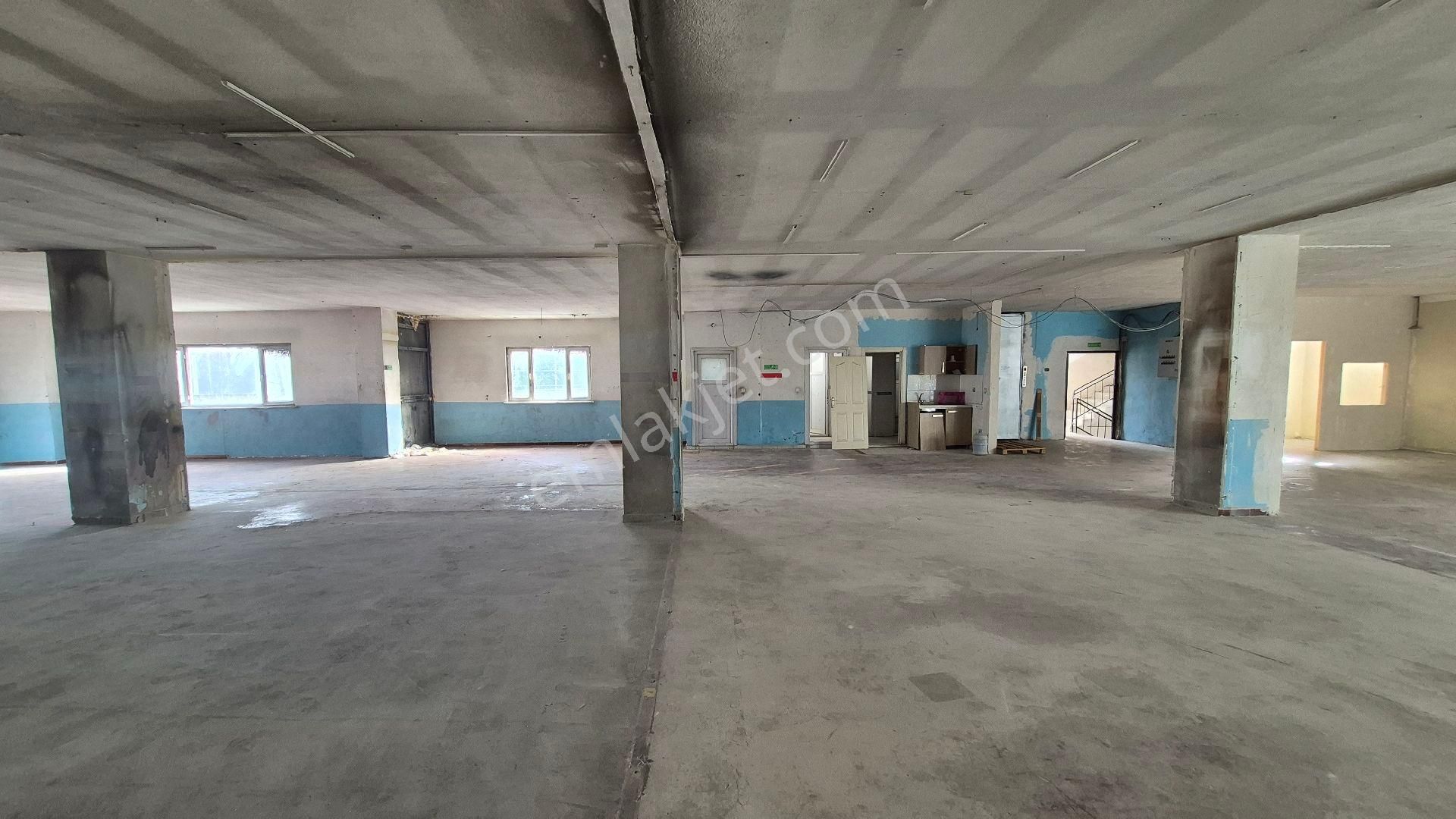 Avcılar Tahtakale’de 527 M² Geniş Kiralık Dükkan | Depo, Showroom, Toptan Satışa Uygun - Görsel 5