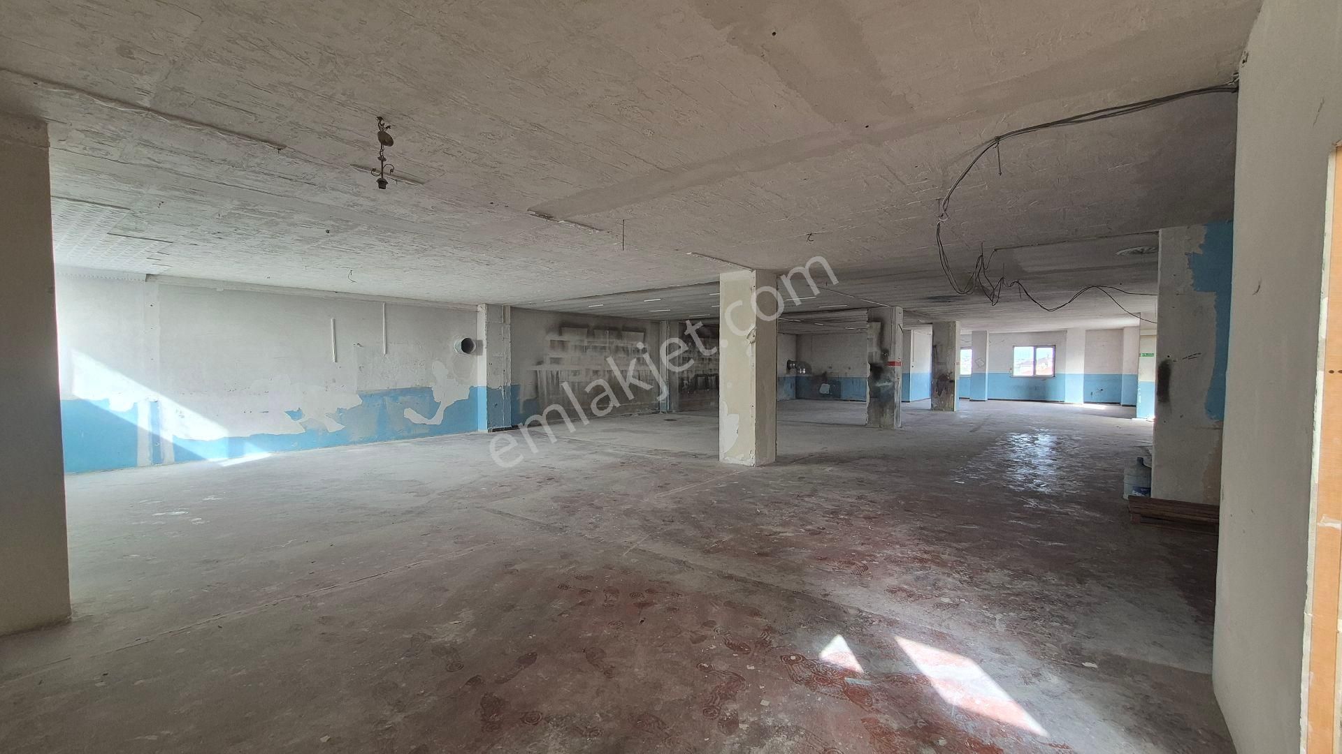 Avcılar Tahtakale’de 527 M² Geniş Kiralık Dükkan | Depo, Showroom, Toptan Satışa Uygun