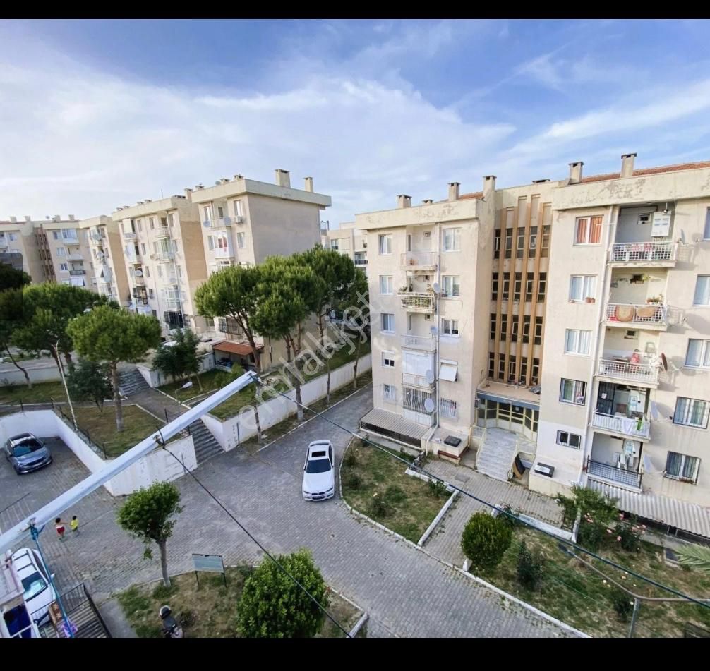 Kuşadası Kadınlar Denizi’nde Merkezi Konumda Güney Cephe 2+1 Satılık Daire