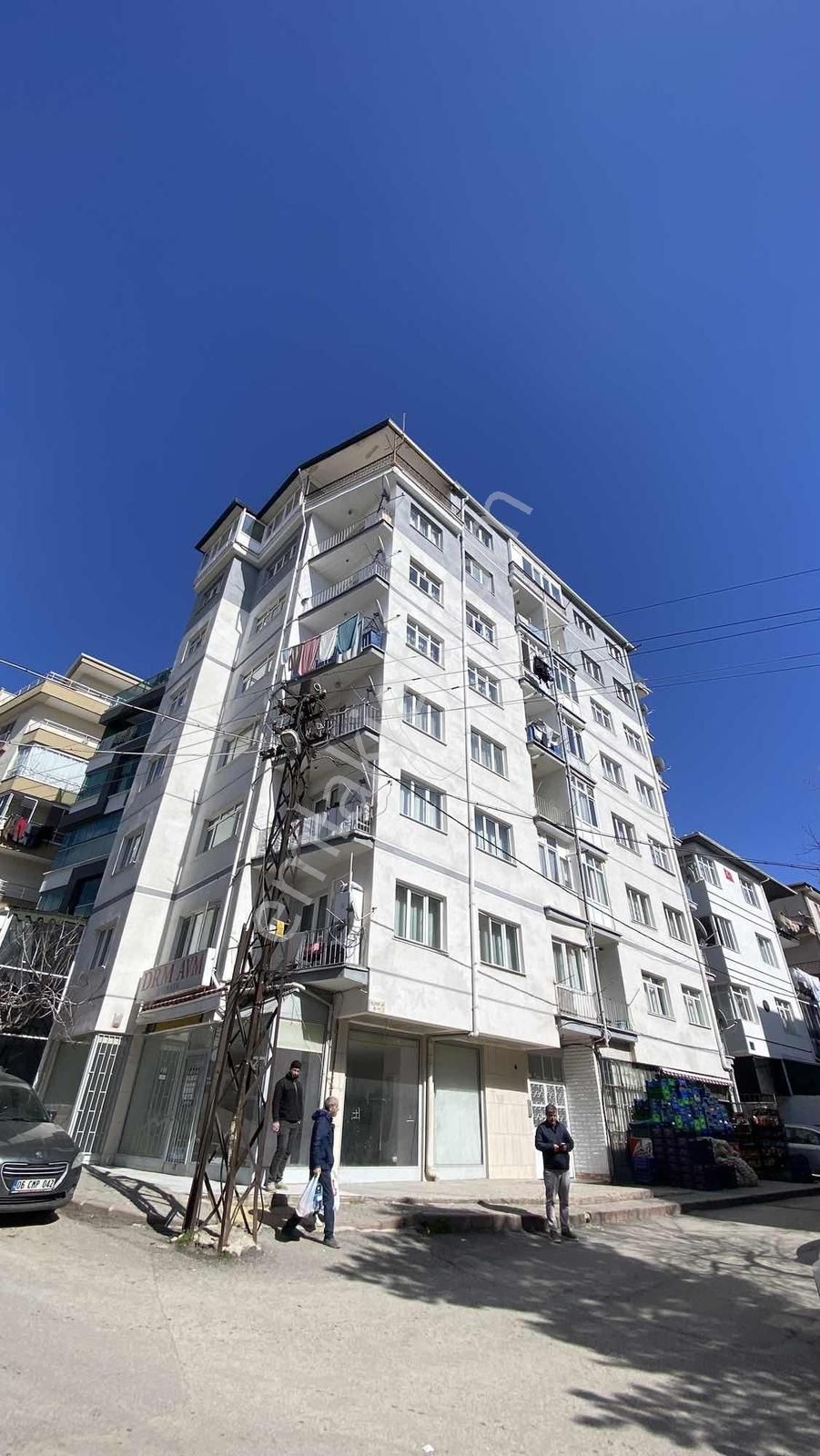 Arslan Emlaktan 3+1 Metroya Yakın Yapılı Kiralık Daire