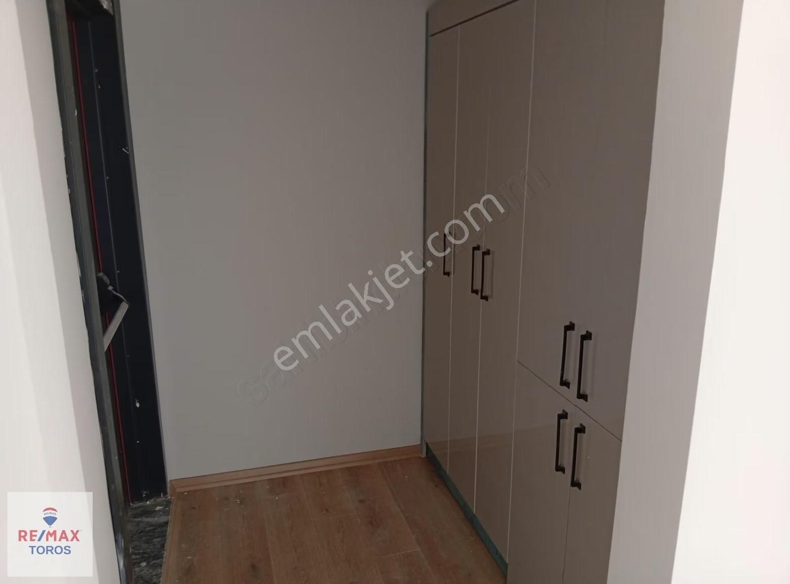 Remax Toros'tan Çeşmeli'de Havuzlu Site İçerisinde Kiralık 3+1 - Görsel 13