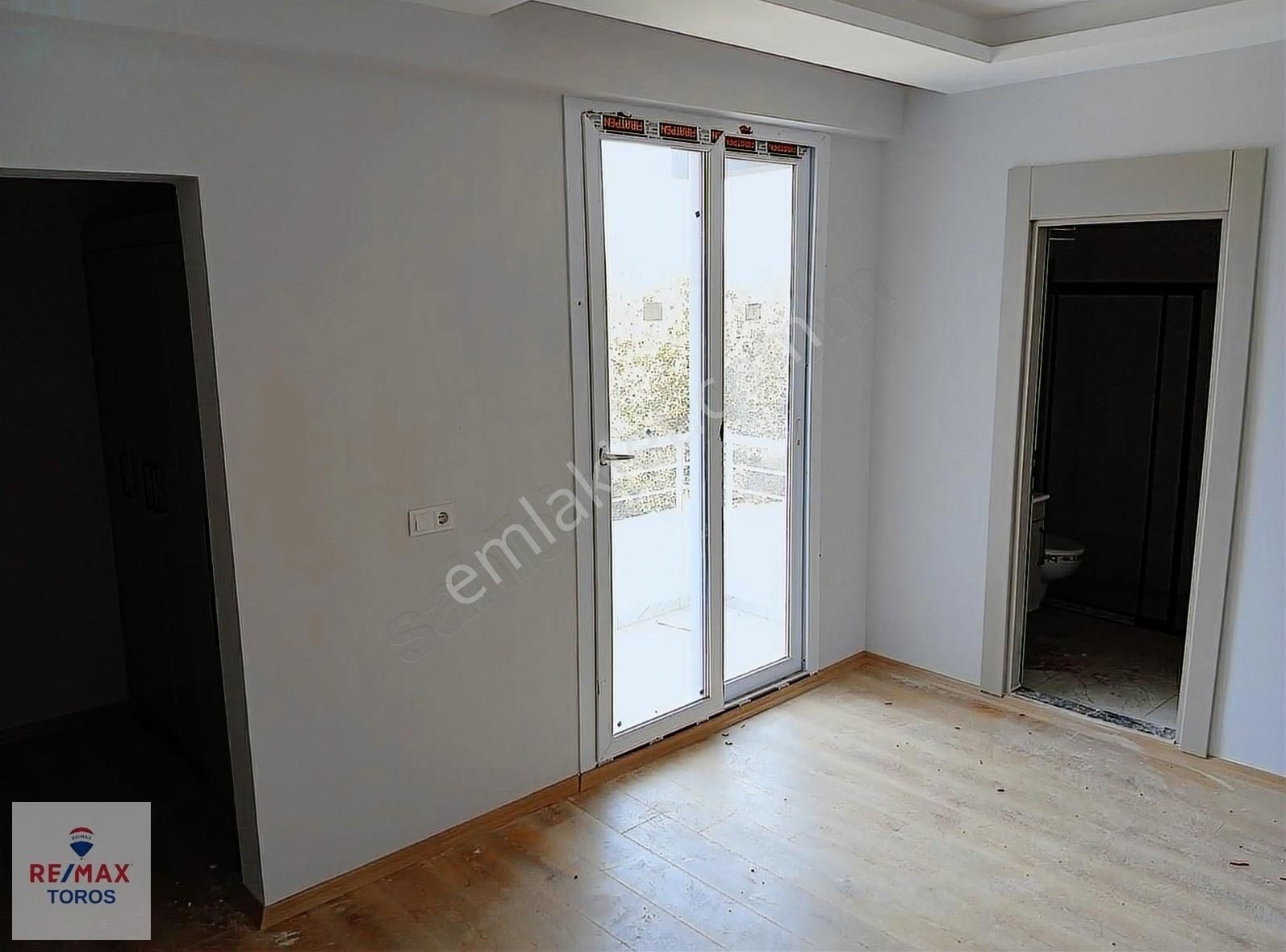 Remax Toros'tan Çeşmeli'de Havuzlu Site İçerisinde Kiralık 3+1 - Görsel 3