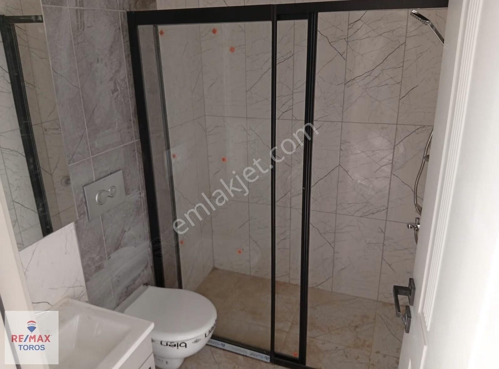 Remax Toros'tan Çeşmeli'de Havuzlu Site İçerisinde Kiralık 3+1 - Görsel 5