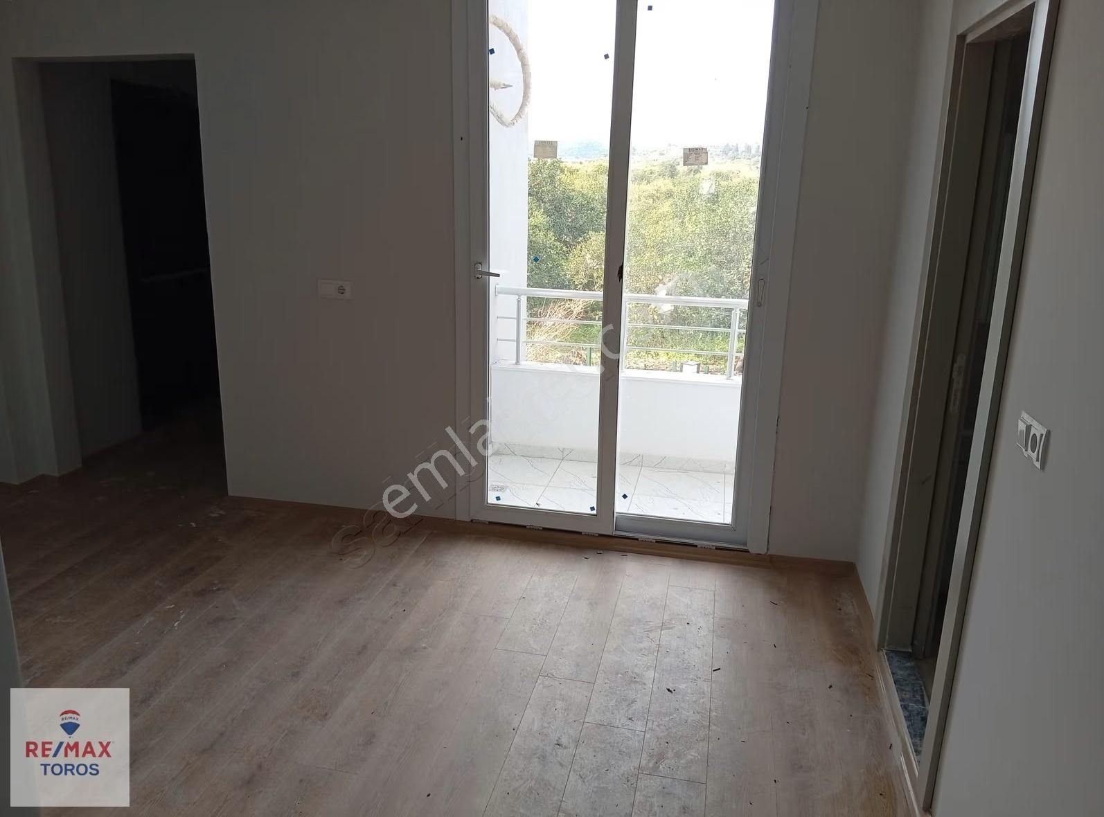 Remax Toros'tan Çeşmeli'de Havuzlu Site İçerisinde Kiralık 3+1 - Görsel 10