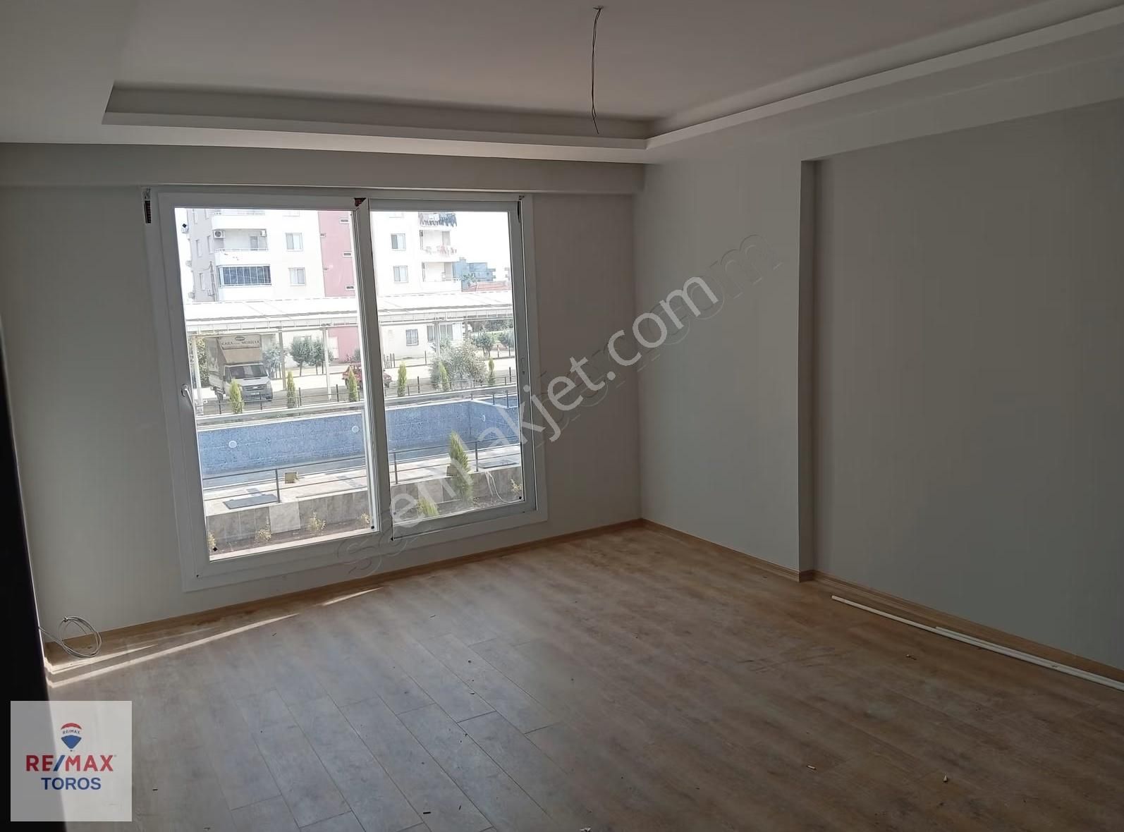 Remax Toros'tan Çeşmeli'de Havuzlu Site İçerisinde Kiralık 3+1 - Görsel 17