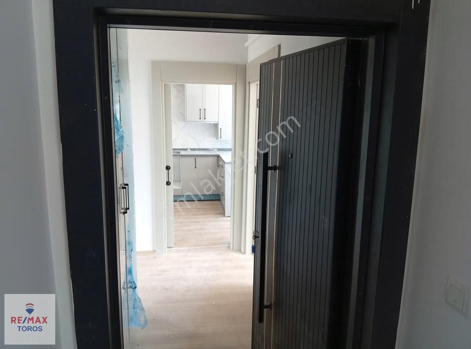Remax Toros'tan Çeşmeli'de Havuzlu Site İçerisinde Kiralık 3+1 - Görsel 18