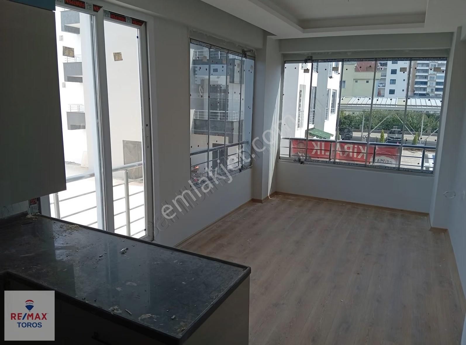 Remax Toros'tan Çeşmeli'de Havuzlu Site İçerisinde Kiralık 3+1 - Görsel 6