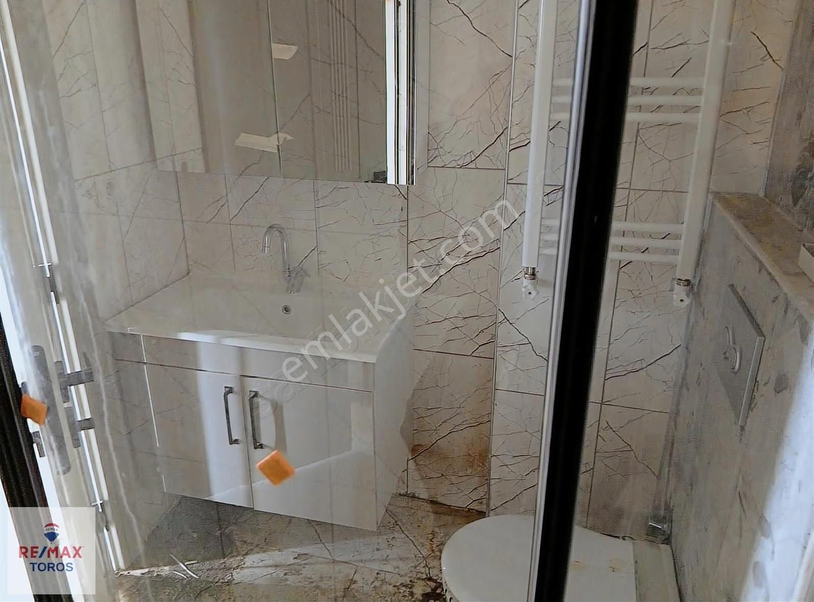 Remax Toros'tan Çeşmeli'de Havuzlu Site İçerisinde Kiralık 3+1 - Görsel 14