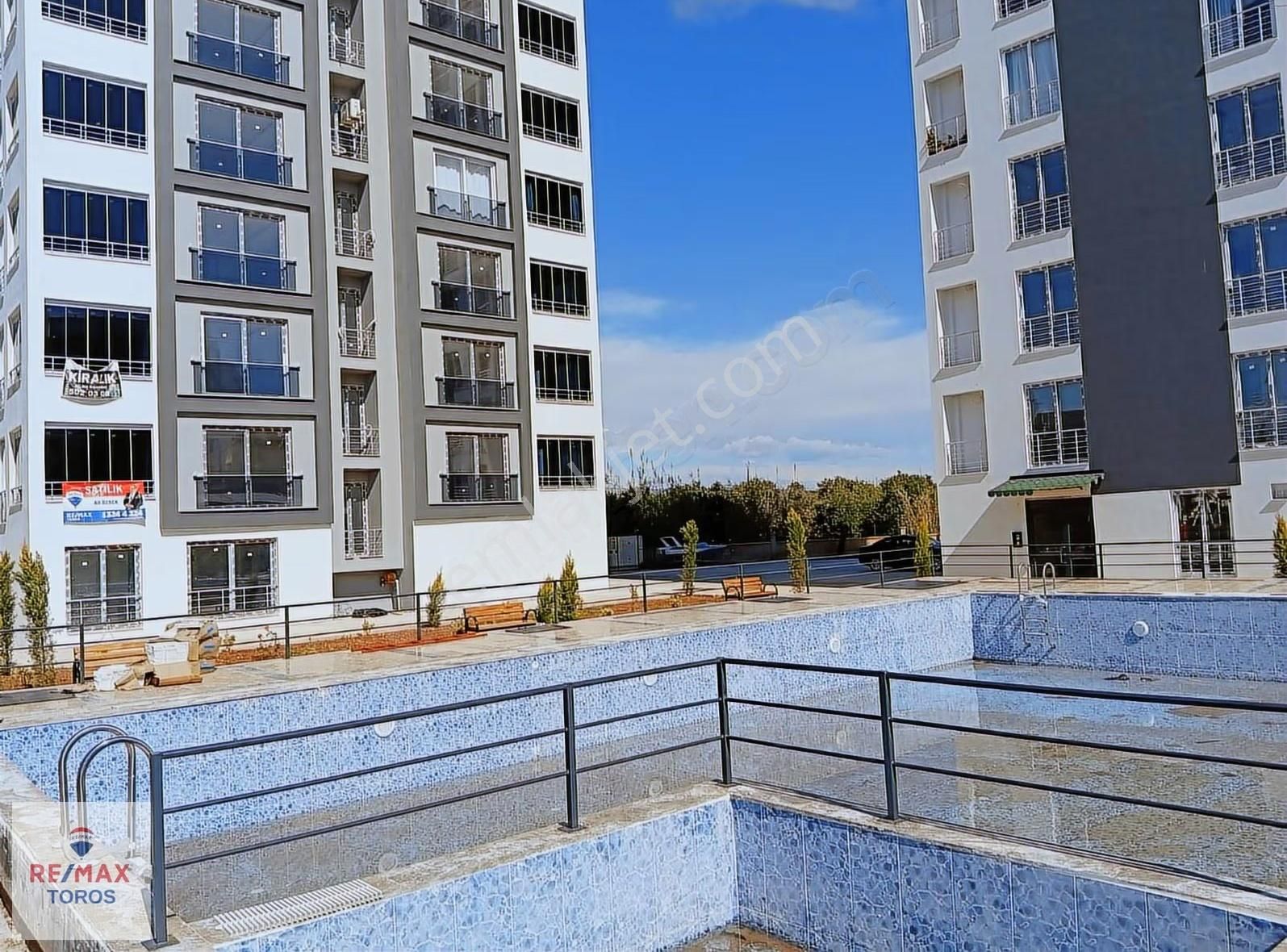 Remax Toros'tan Çeşmeli'de Havuzlu Site İçerisinde Kiralık 3+1